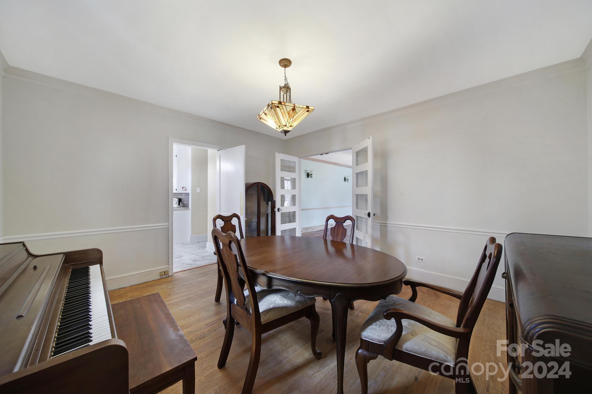 109 N York Street Property Photo 13