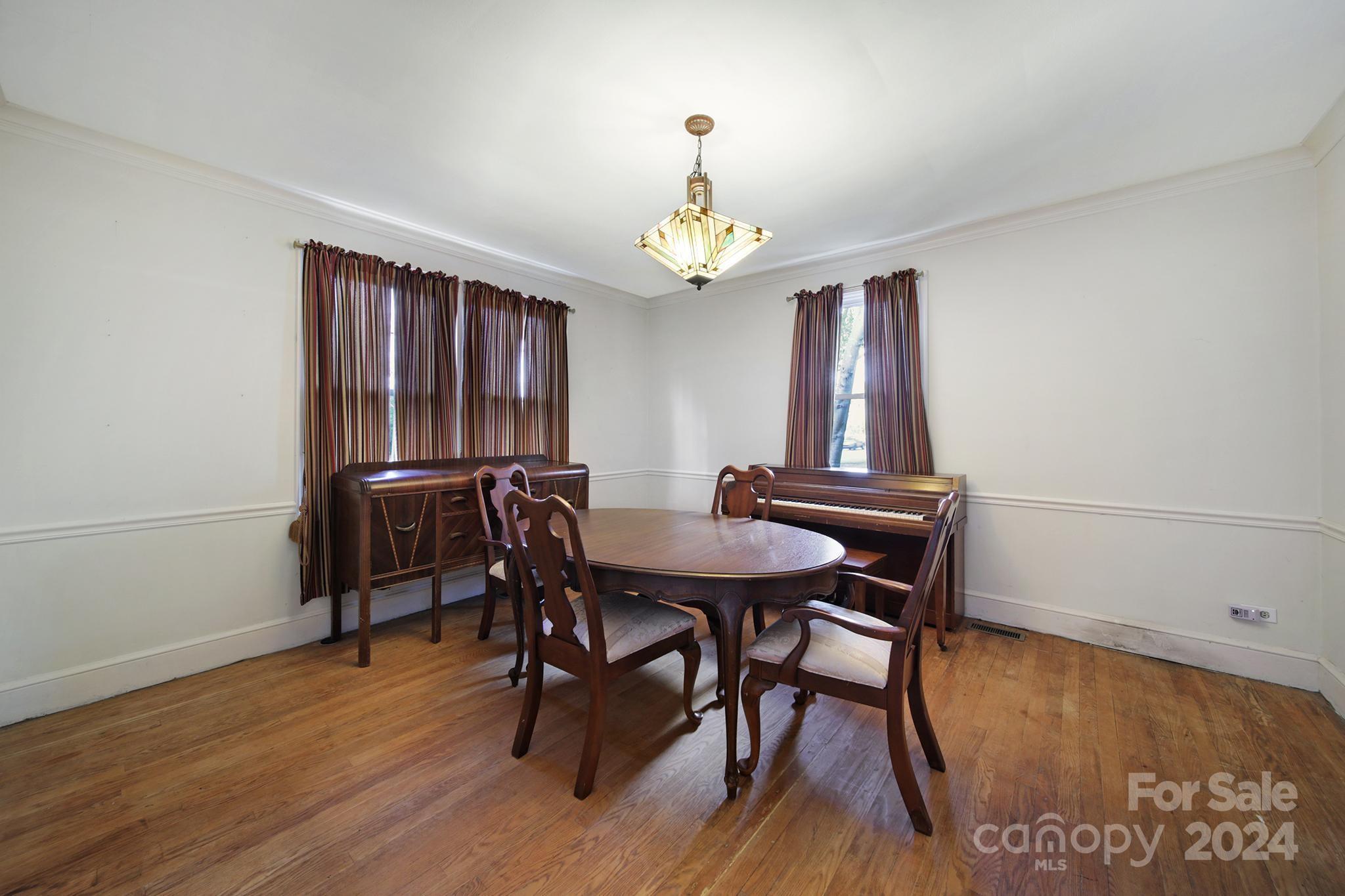 109 N York Street Property Photo 14