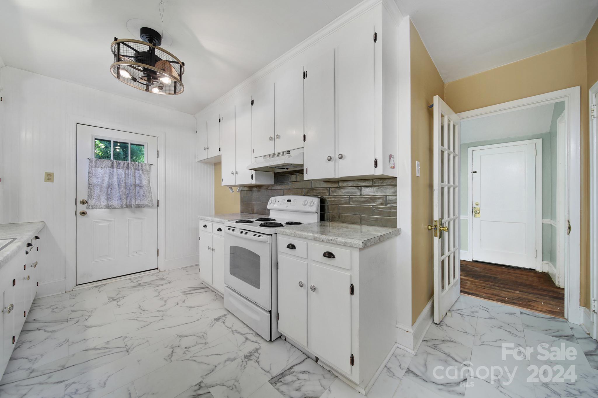 109 N York Street Property Photo 15