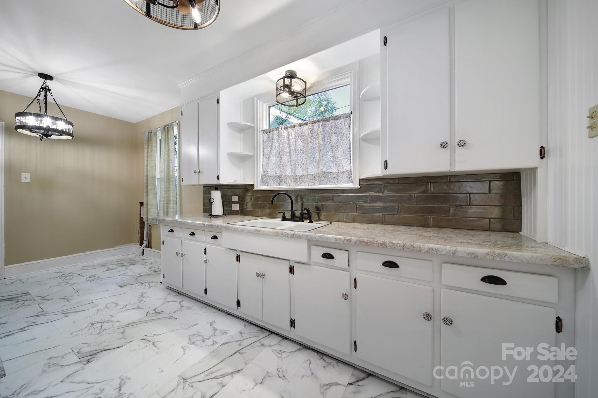 109 N York Street Property Photo 16