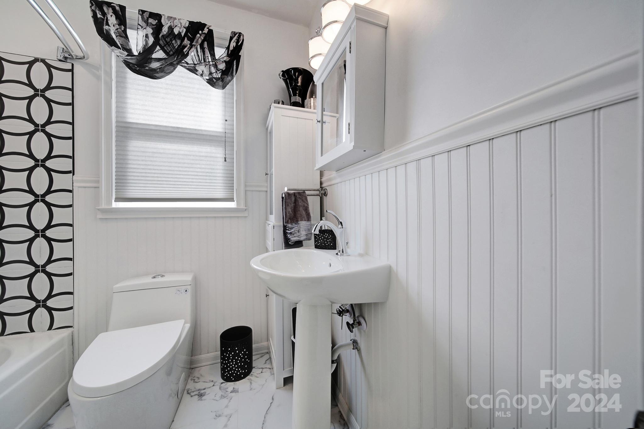 109 N York Street Property Photo 17
