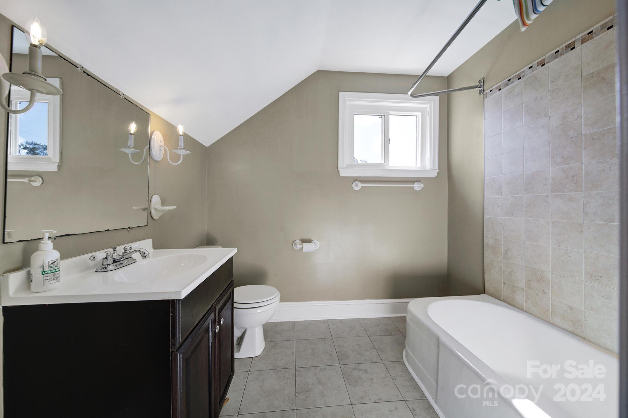 109 N York Street Property Photo 26