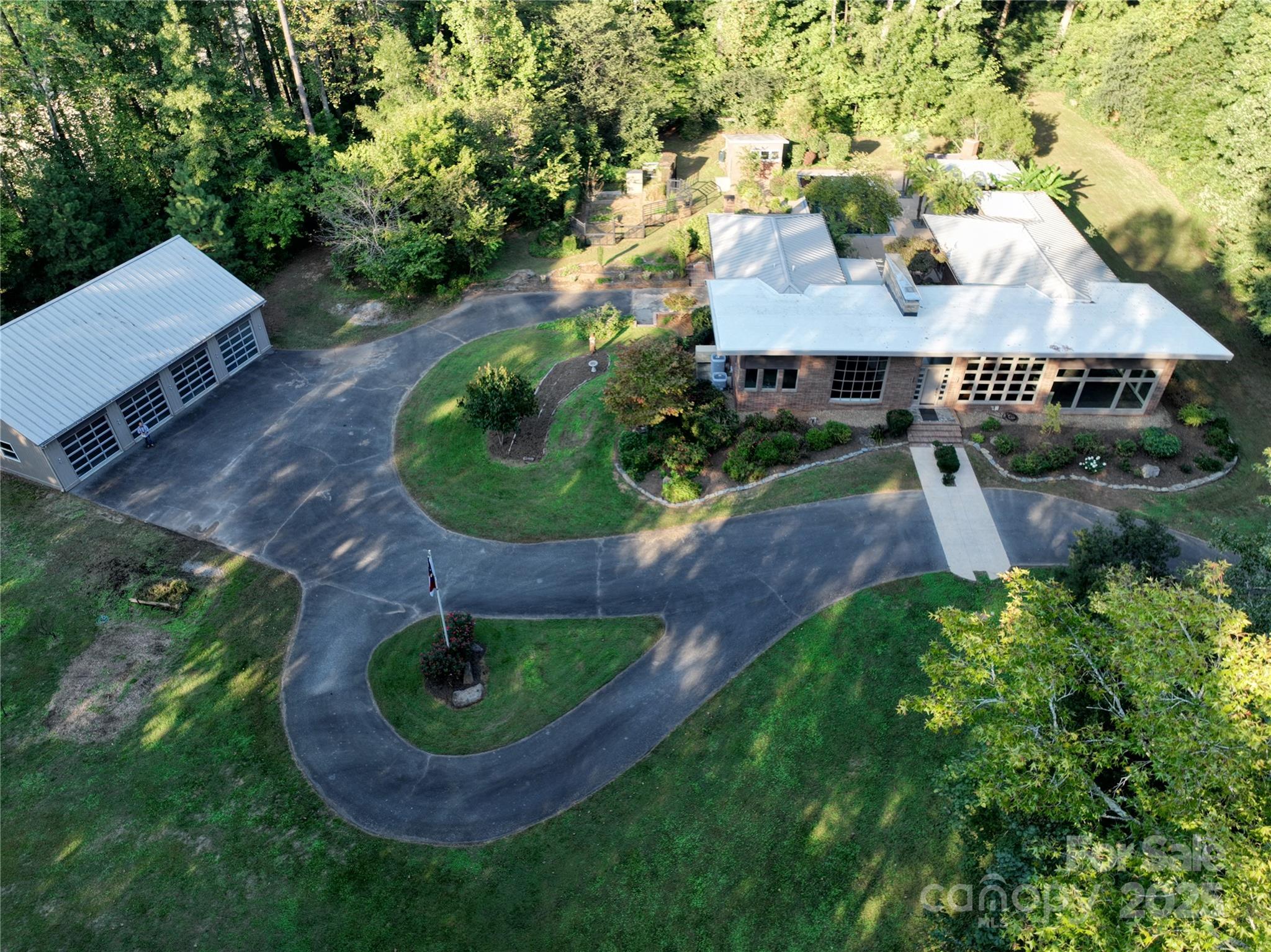 501 Journey Street Property Photo 2