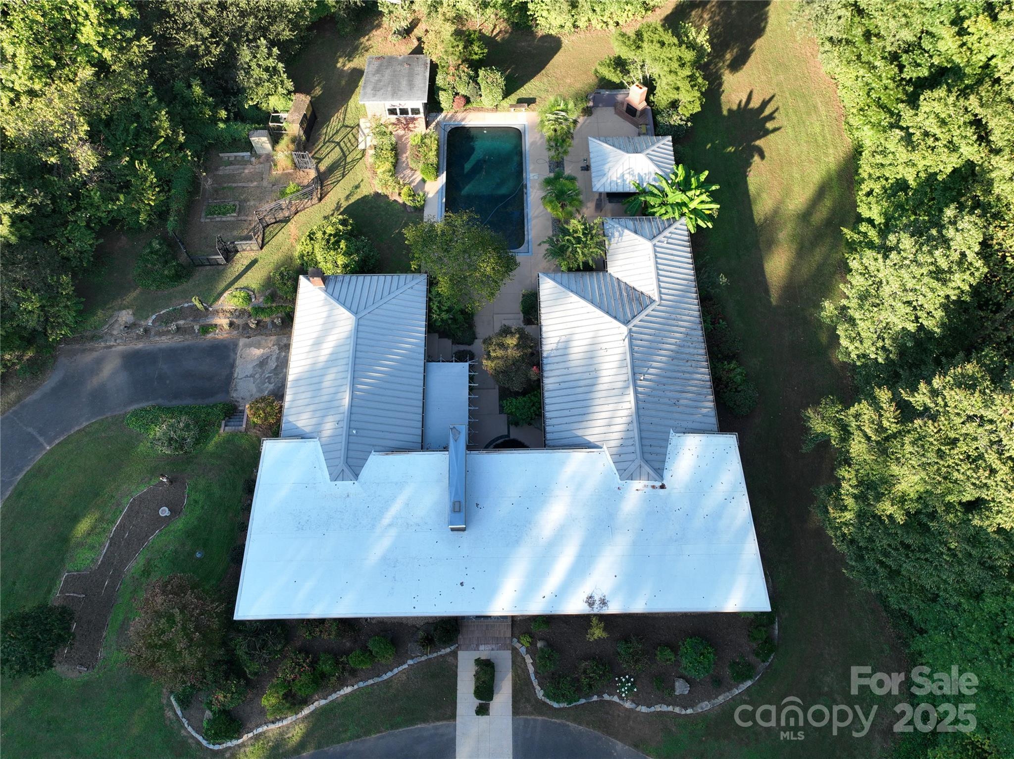 501 Journey Street Property Photo 4