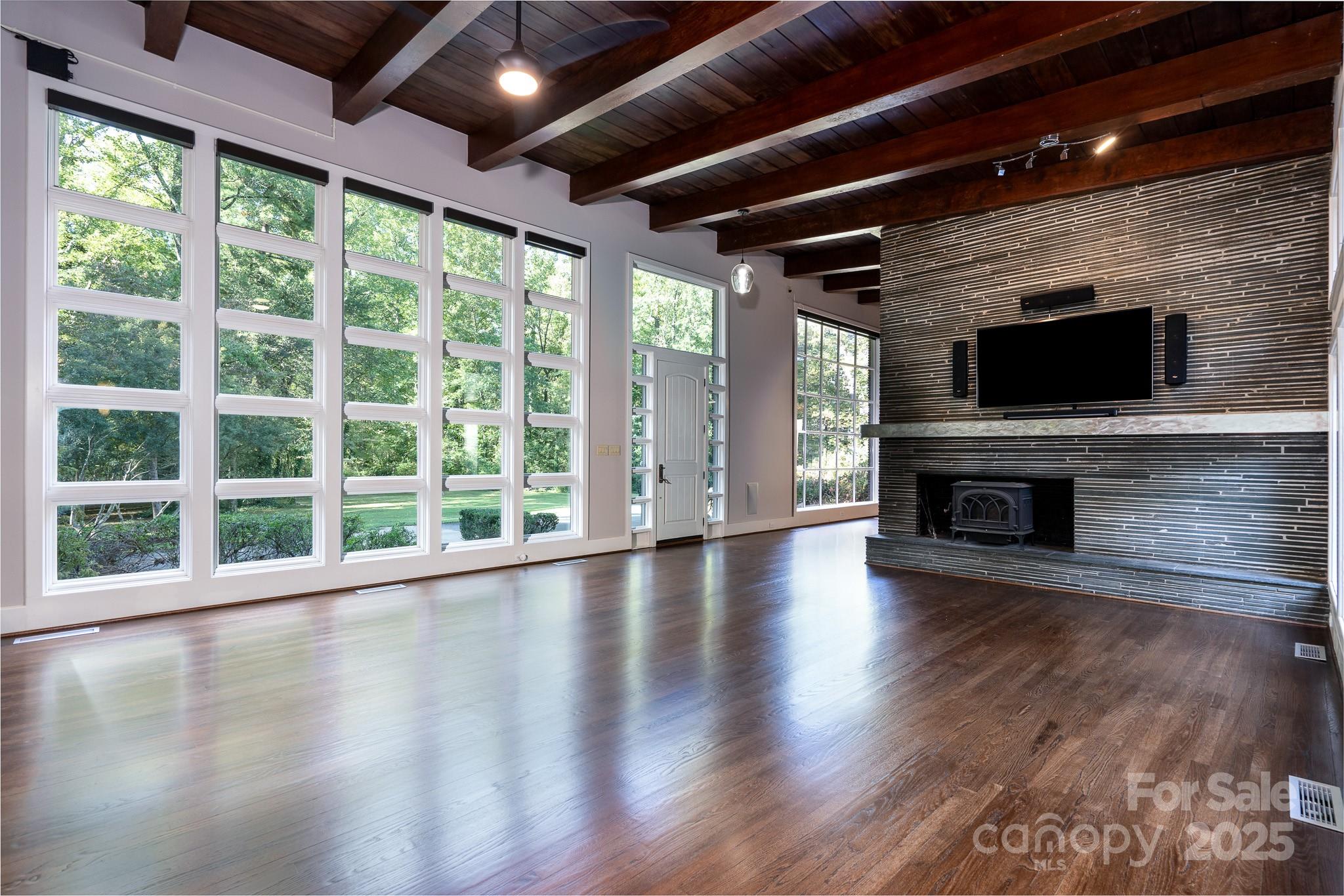 501 Journey Street Property Photo 7