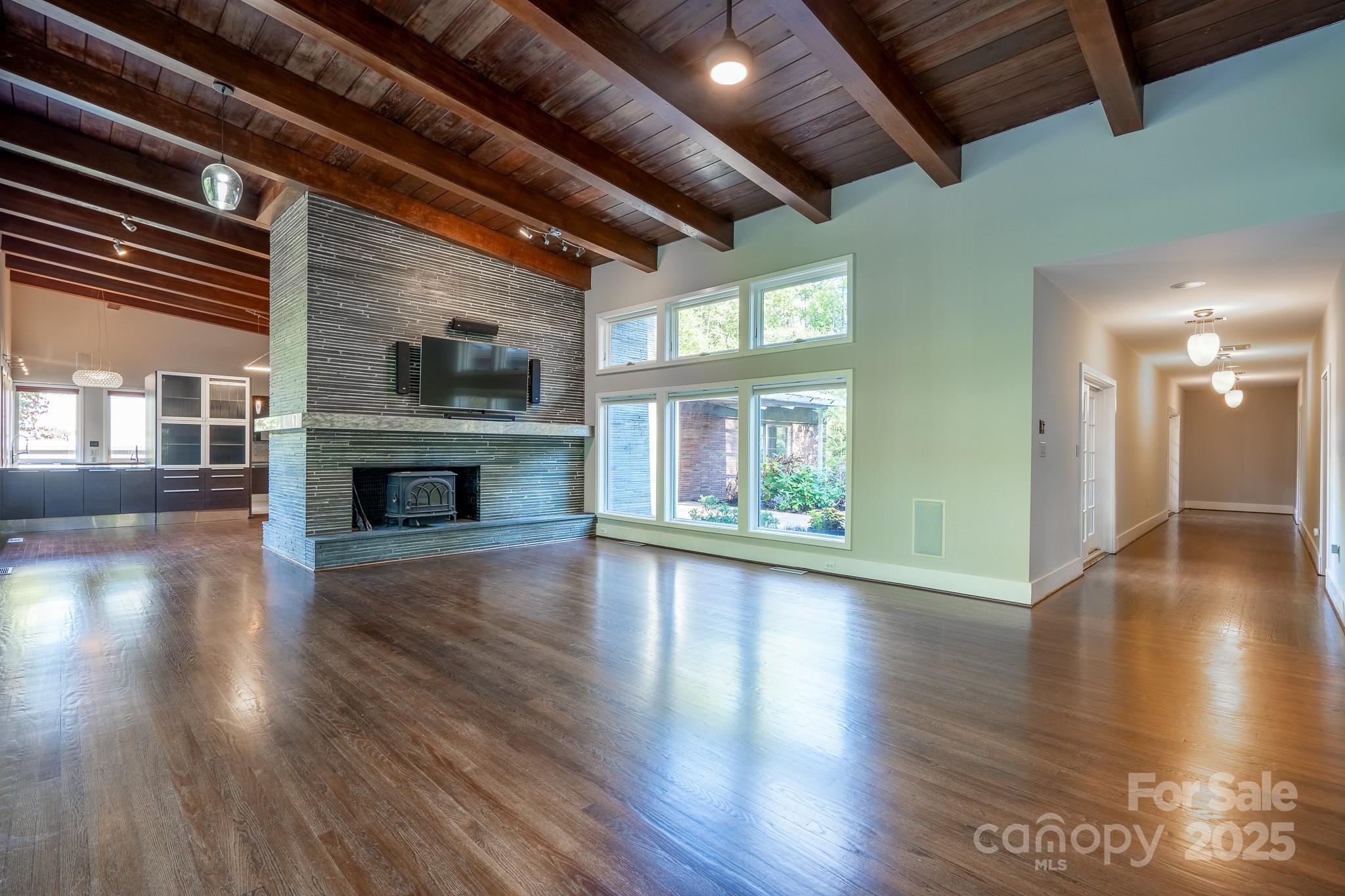 501 Journey Street Property Photo 8