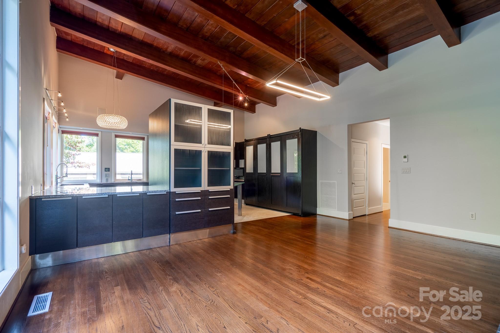 501 Journey Street Property Photo 14