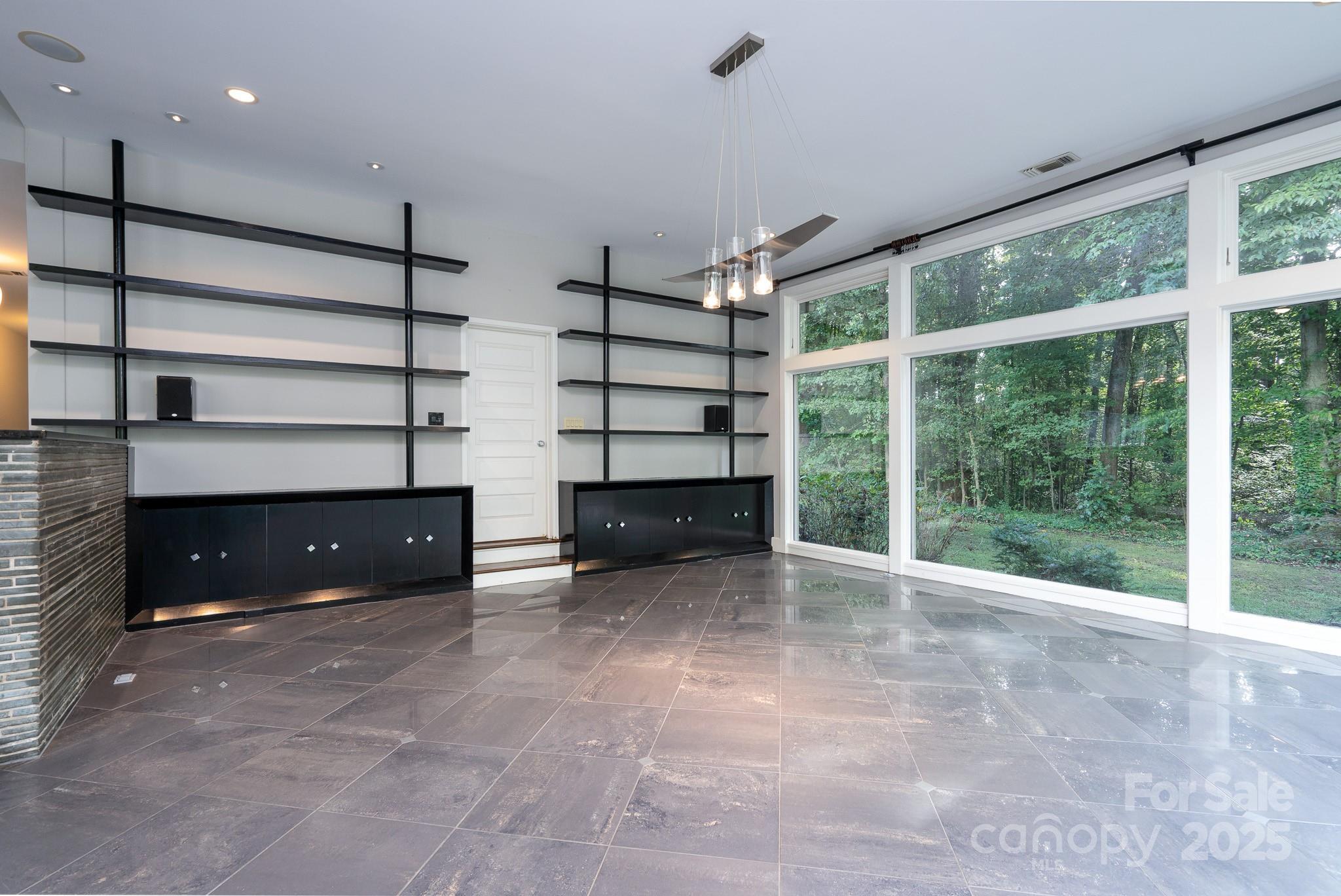501 Journey Street Property Photo 21