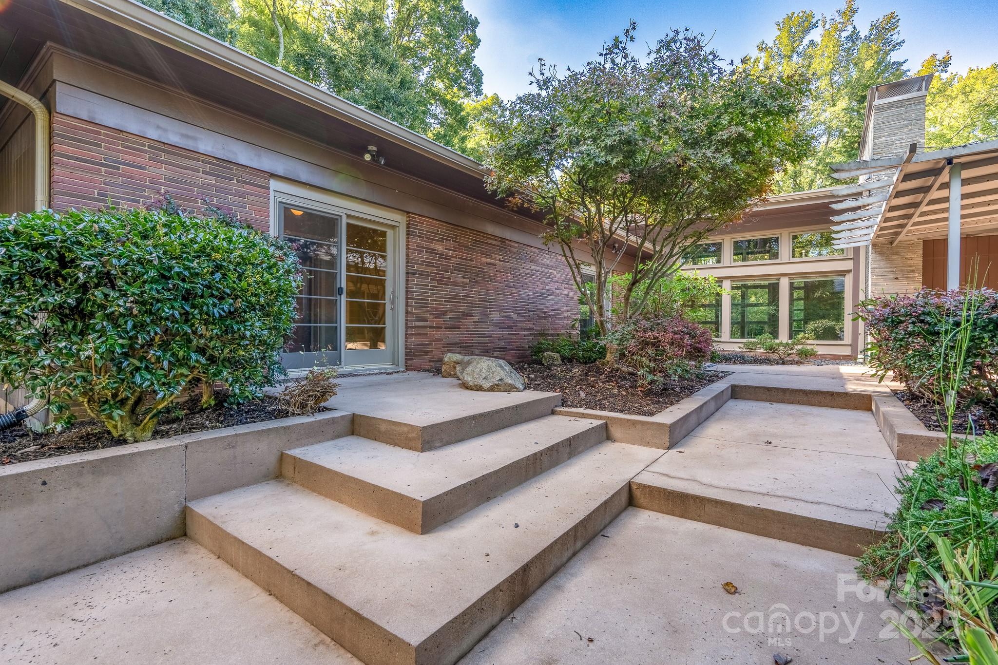 501 Journey Street Property Photo 34