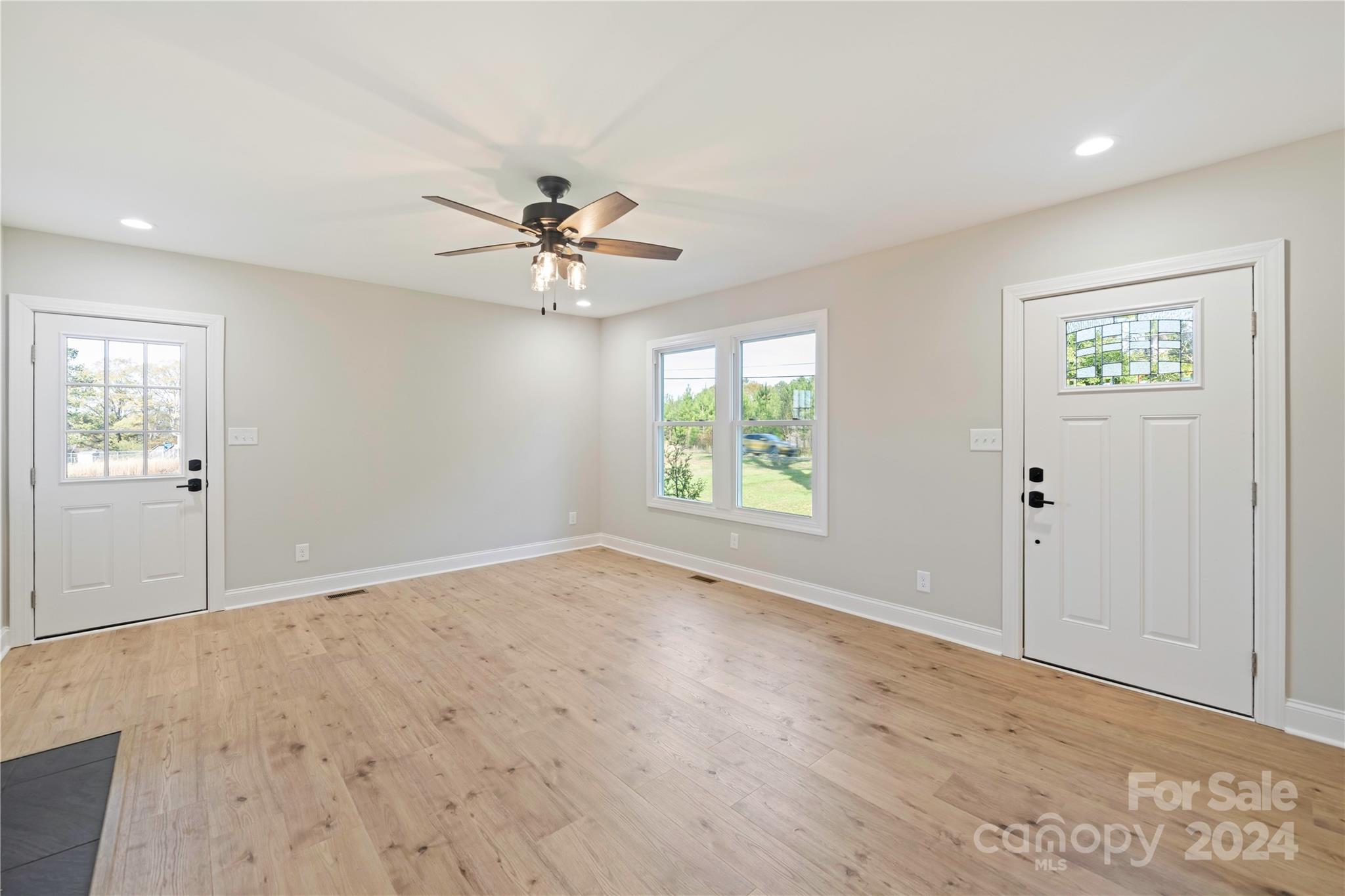 1816 Sulphur Springs Road Property Photo 11