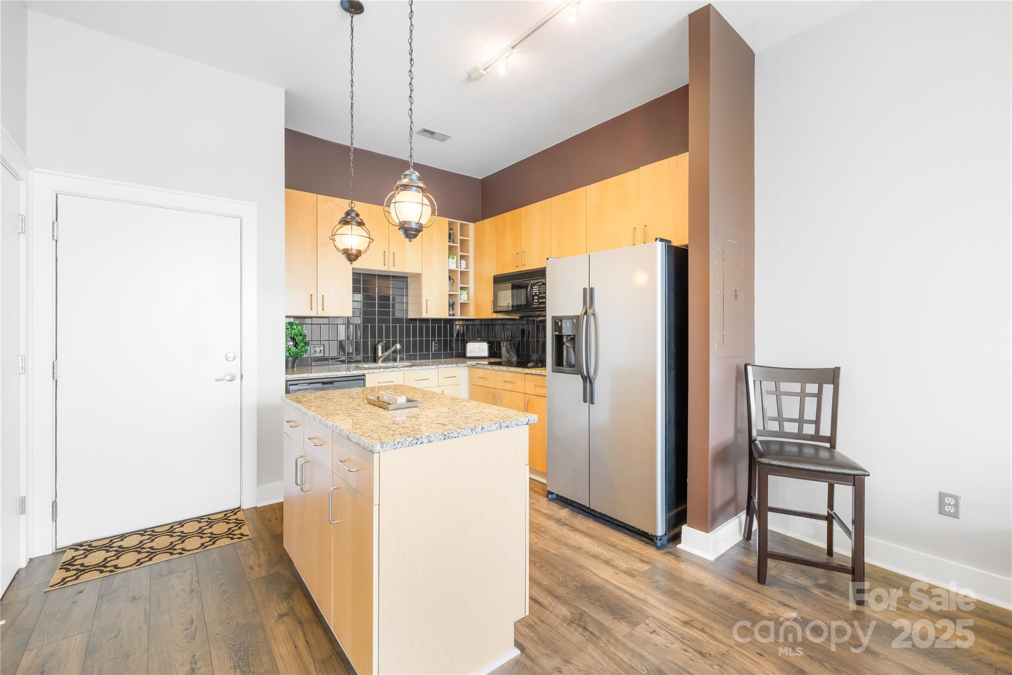 706 N Davidson Street Property Photo 4