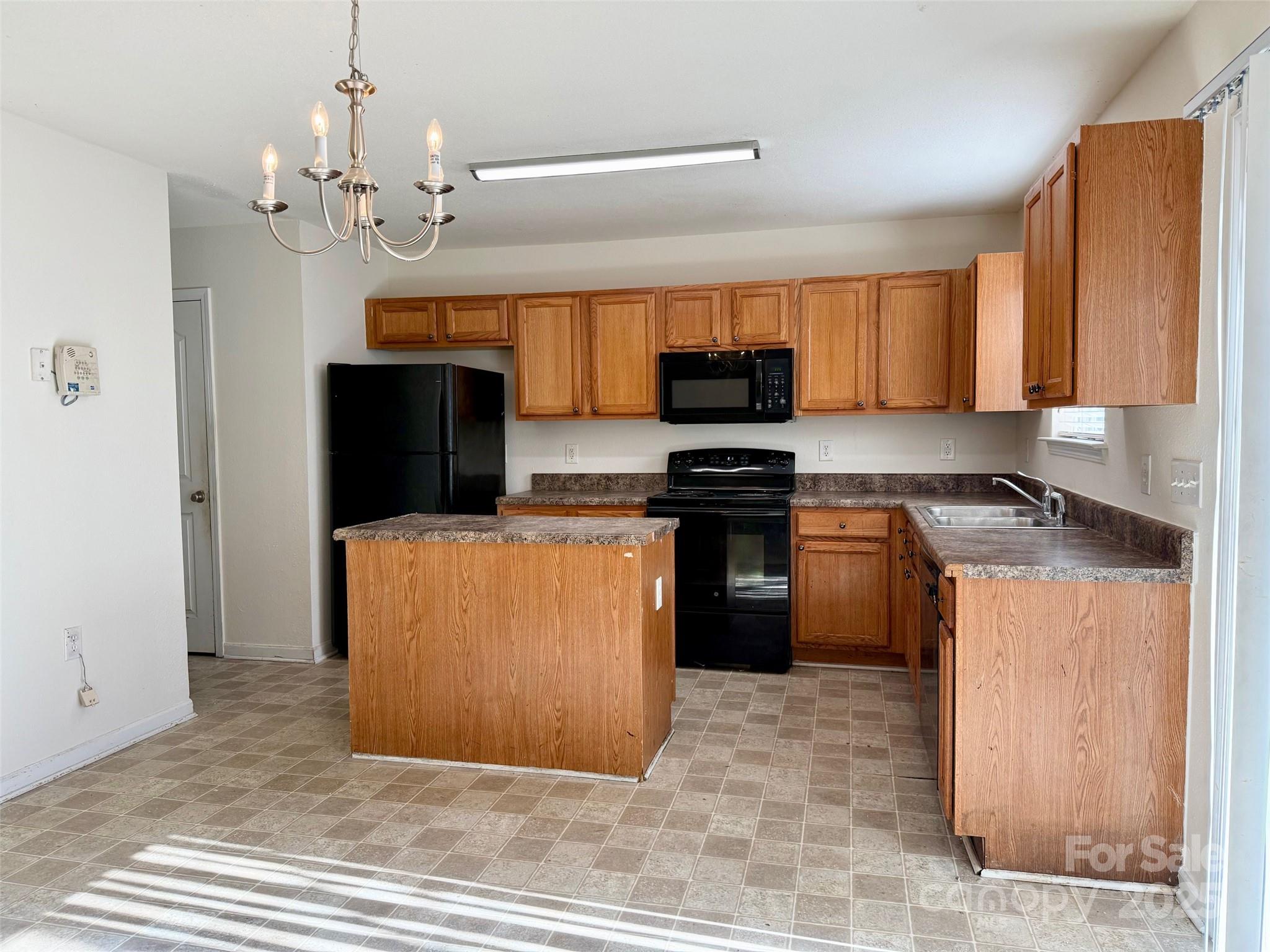 1239 Jordans Pond Lane Property Photo 4