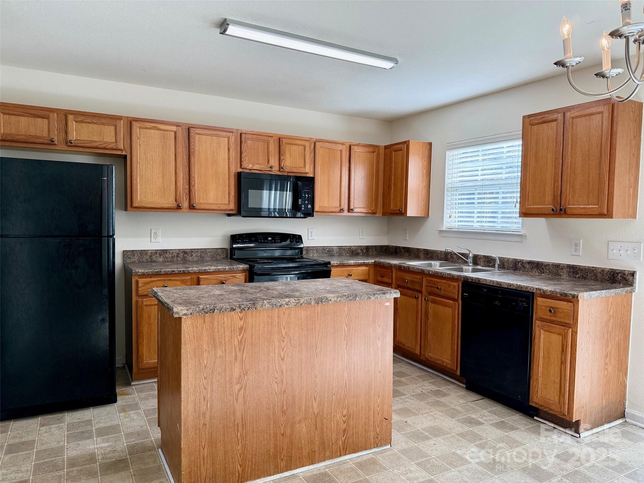 1239 Jordans Pond Lane Property Photo 5