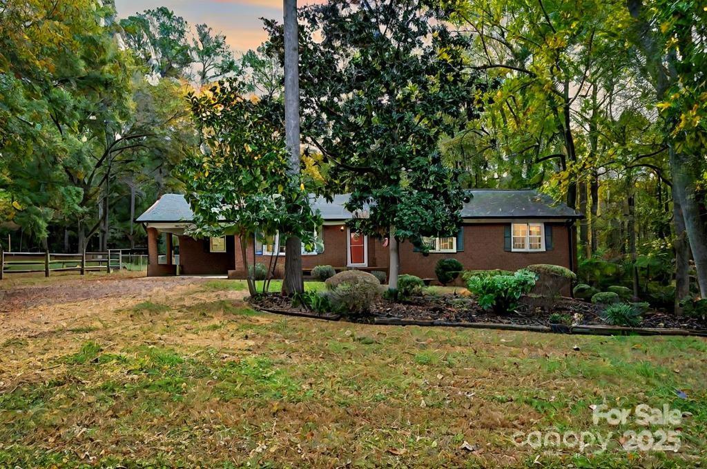 1207 S Poplar Street Property Photo