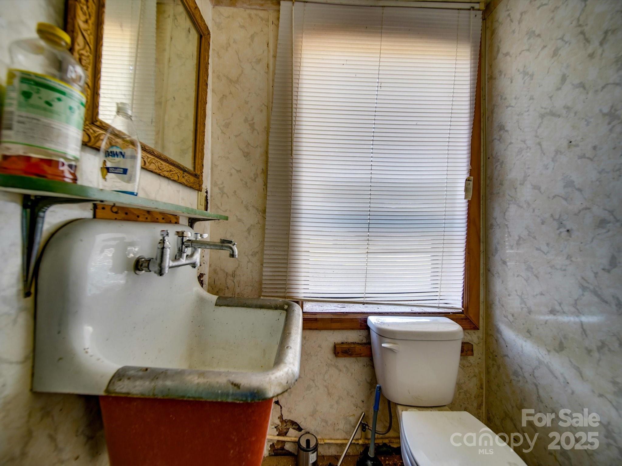 106 S Main Street Property Photo 9