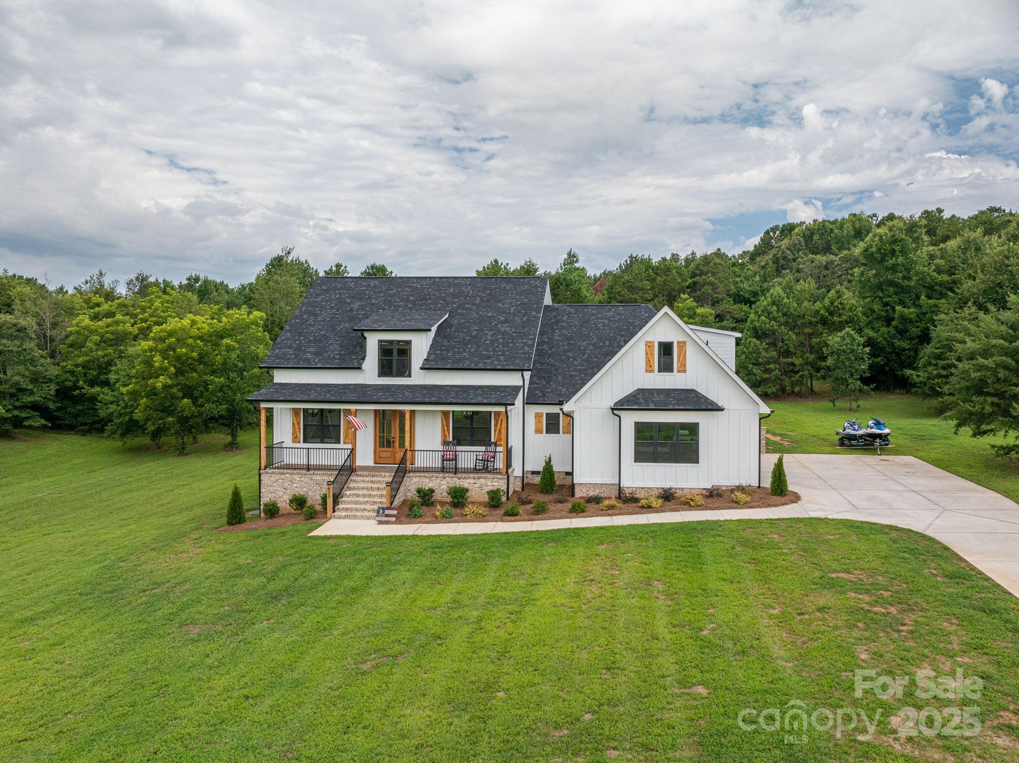 615 Sandycrest Drive Property Photo 14