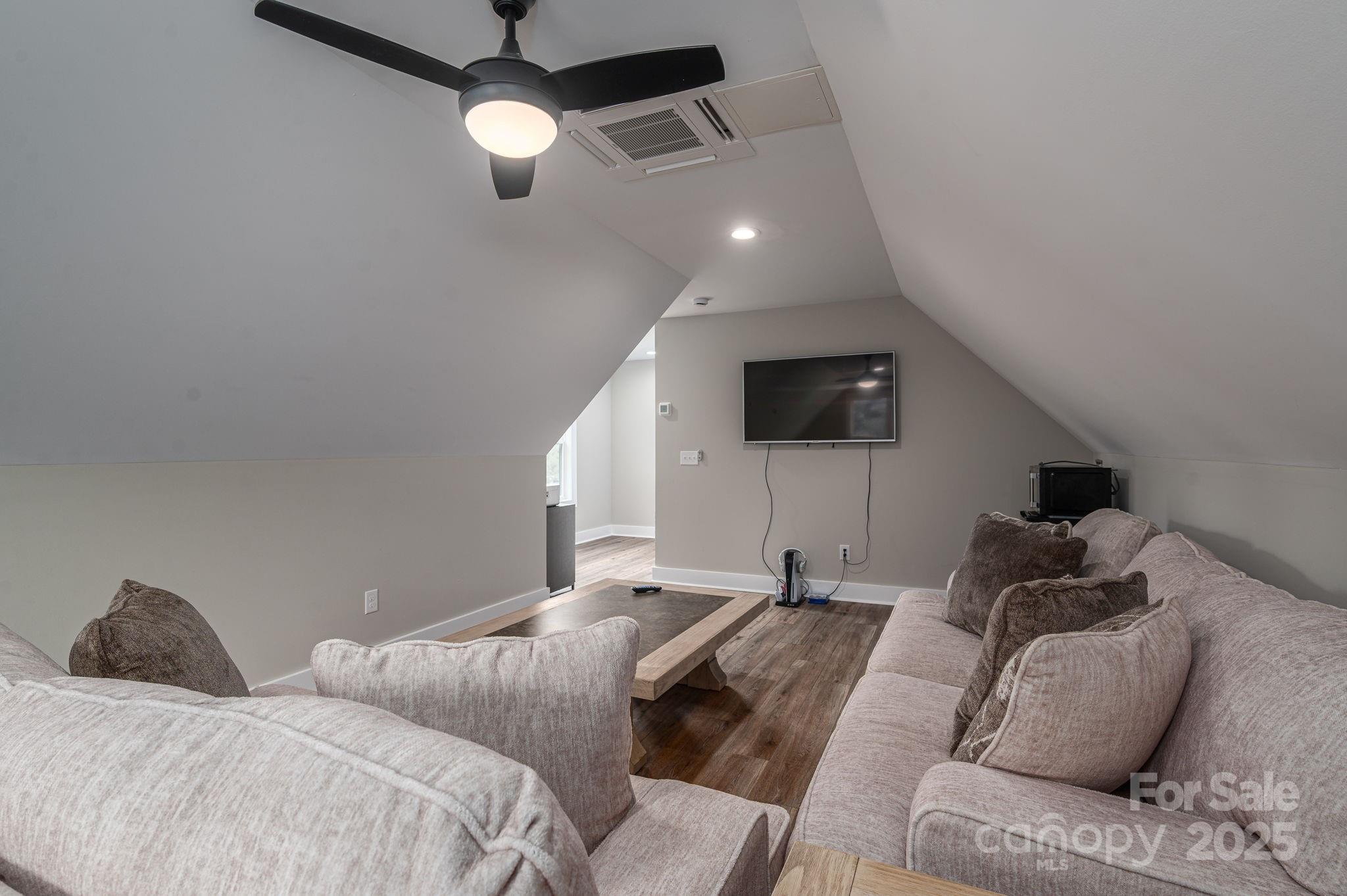 615 Sandycrest Drive Property Photo 17