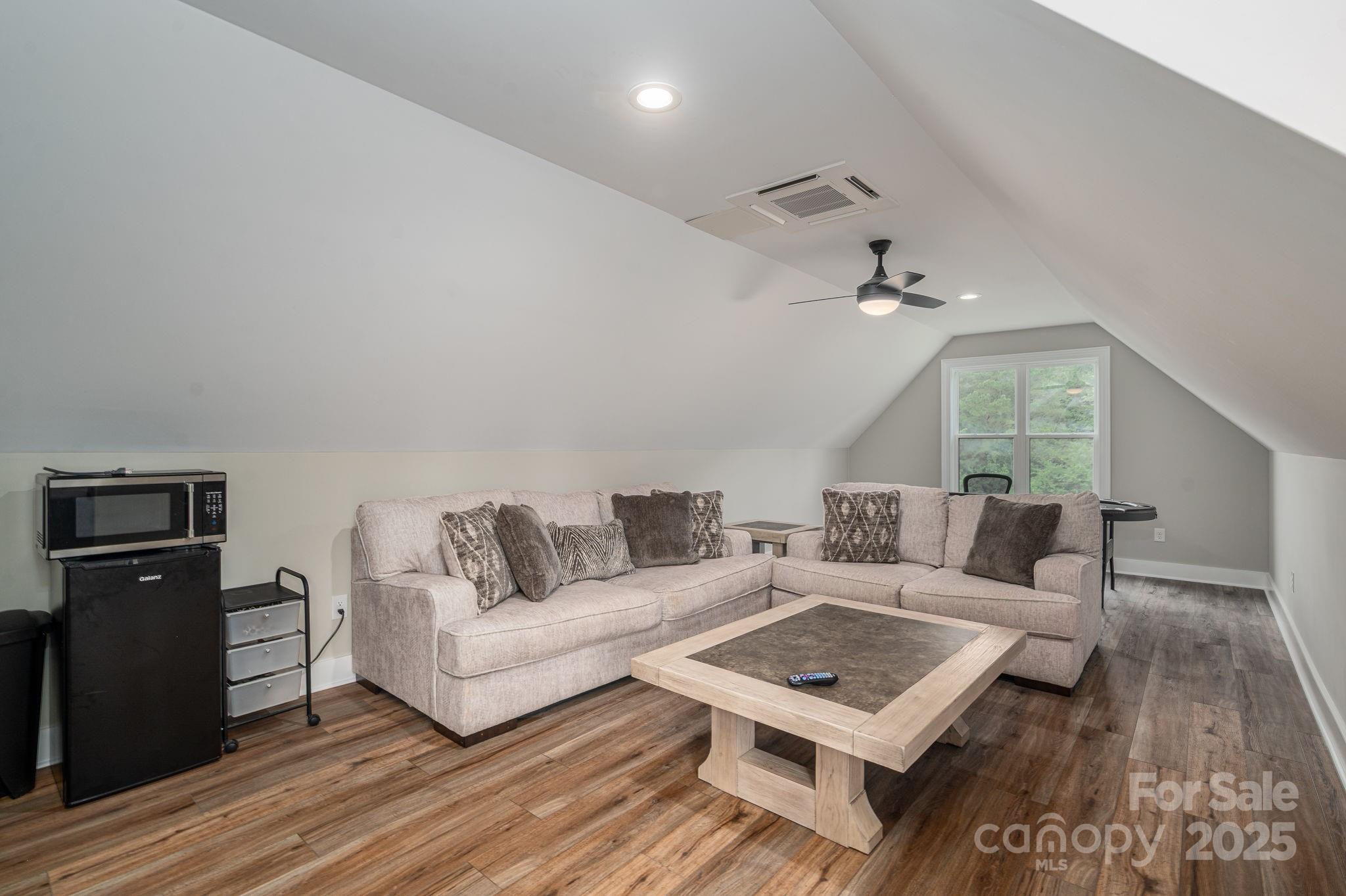 615 Sandycrest Drive Property Photo 18