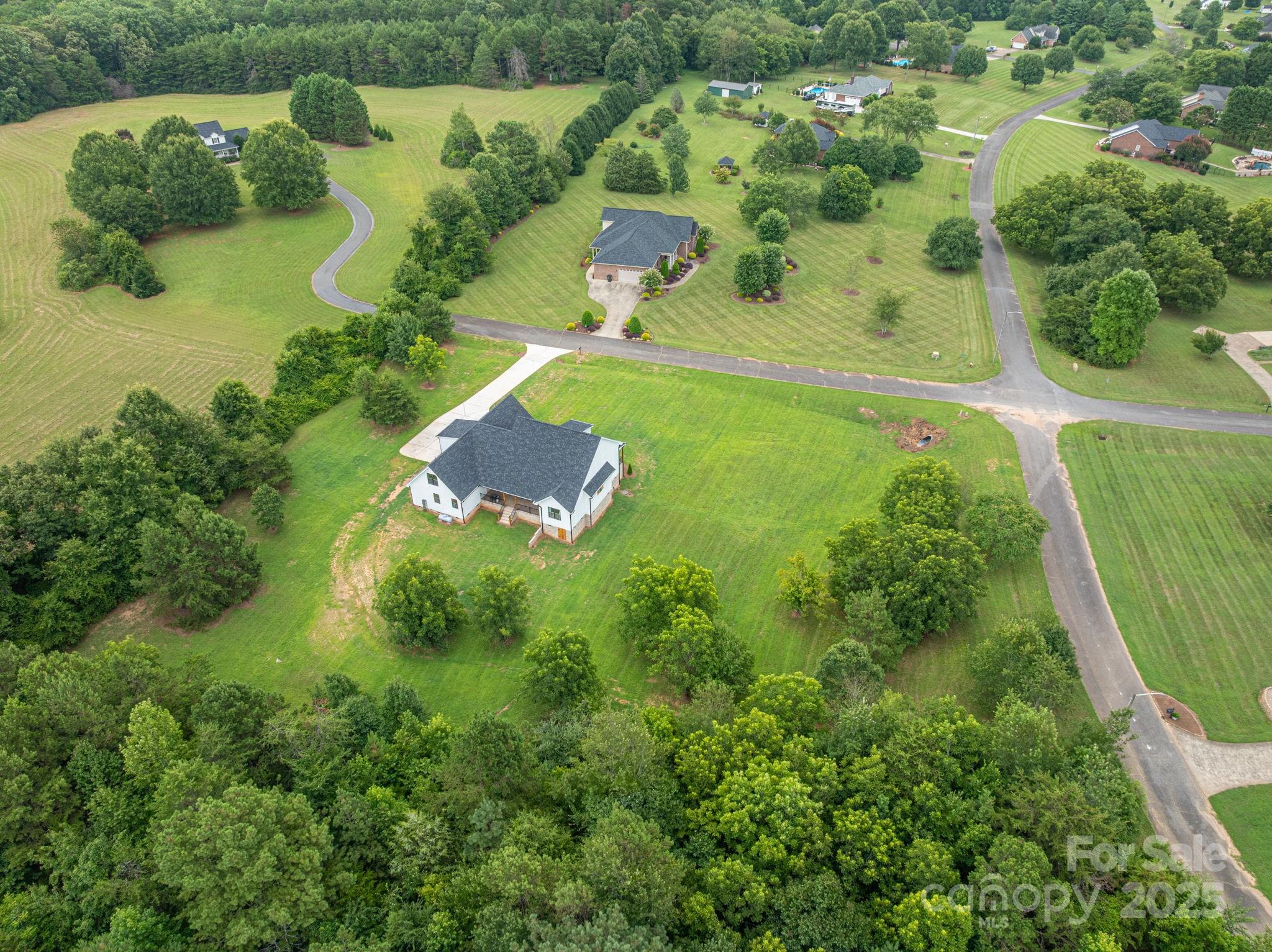 615 Sandycrest Drive Property Photo 21