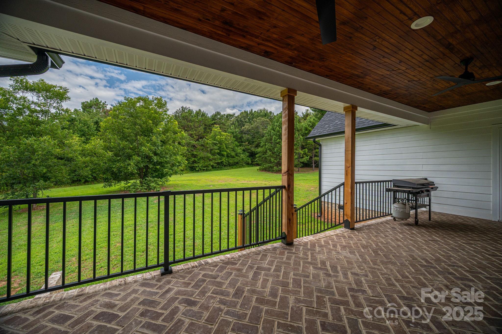 615 Sandycrest Drive Property Photo 30
