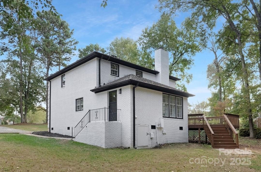 8946 Glencroft Road Property Photo 5