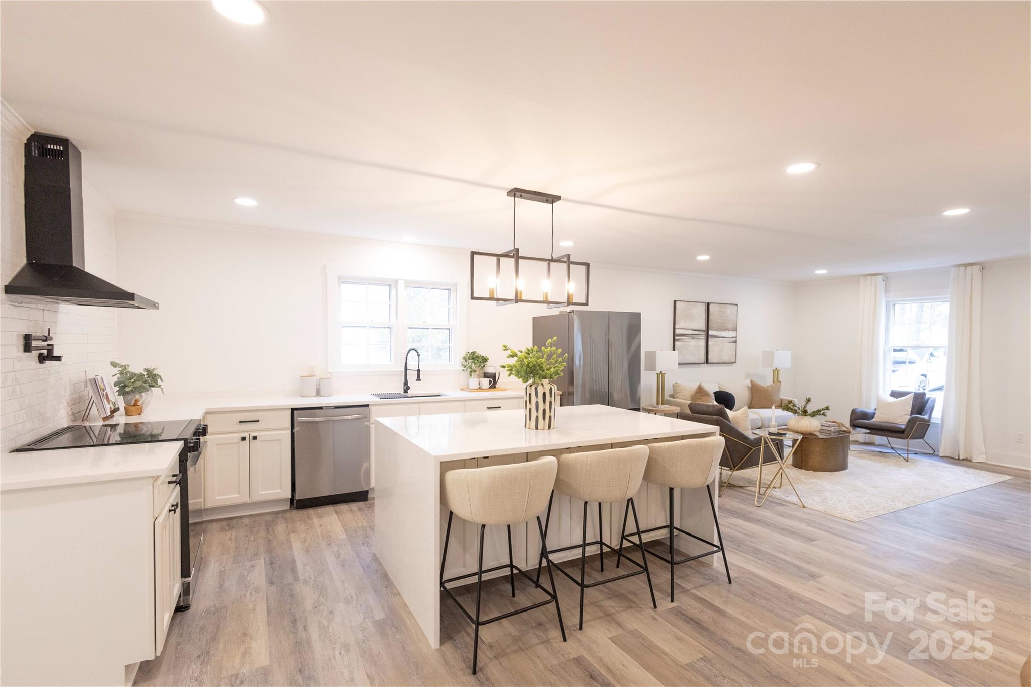 8946 Glencroft Road Property Photo 10