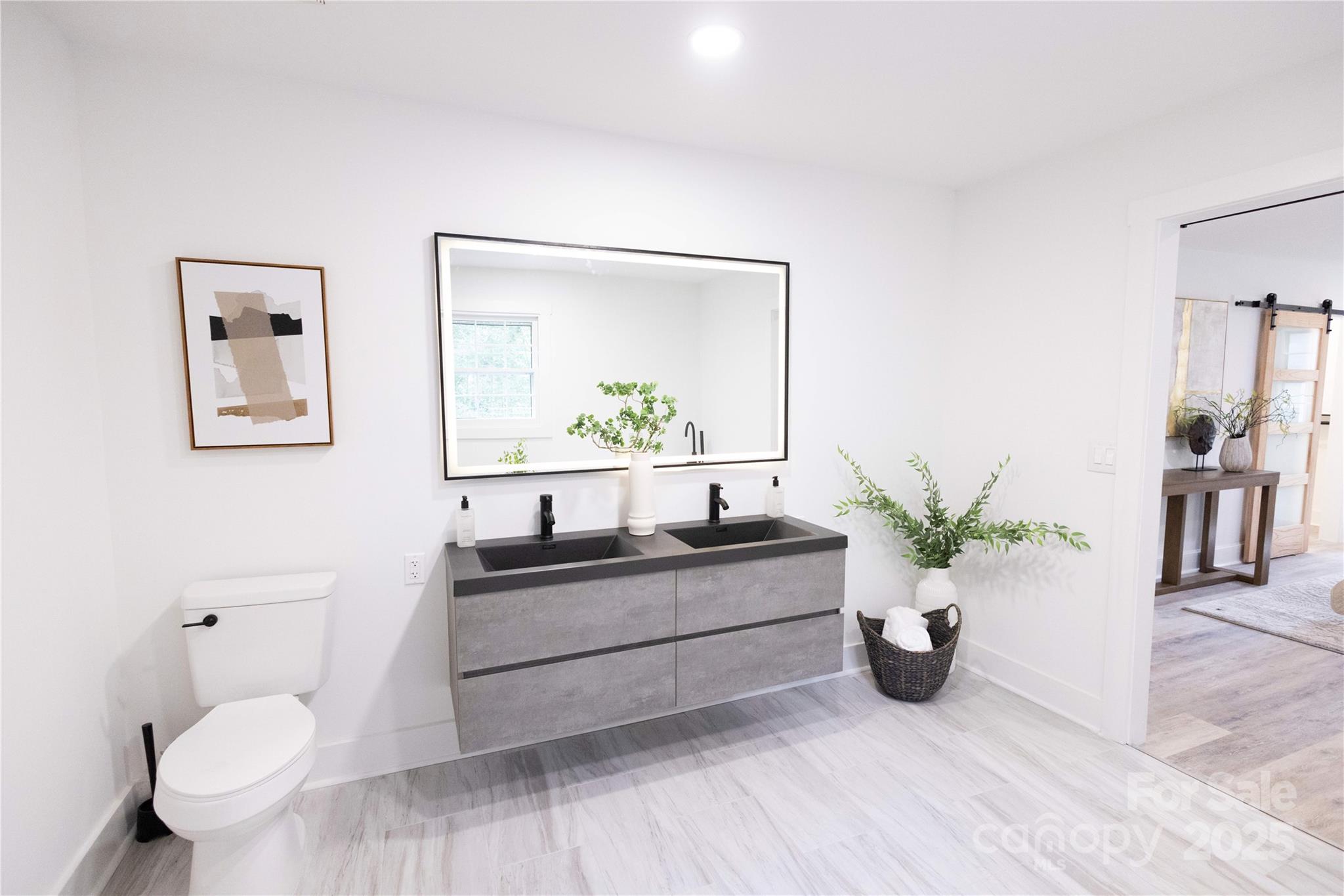8946 Glencroft Road Property Photo 26