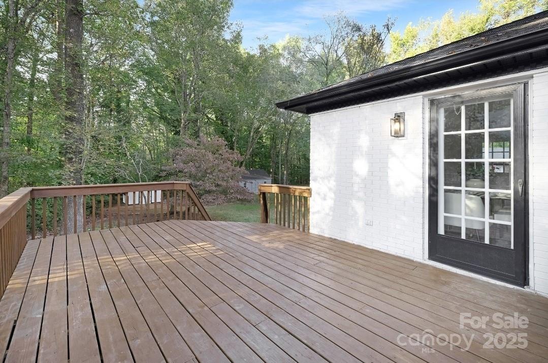 8946 Glencroft Road Property Photo 33