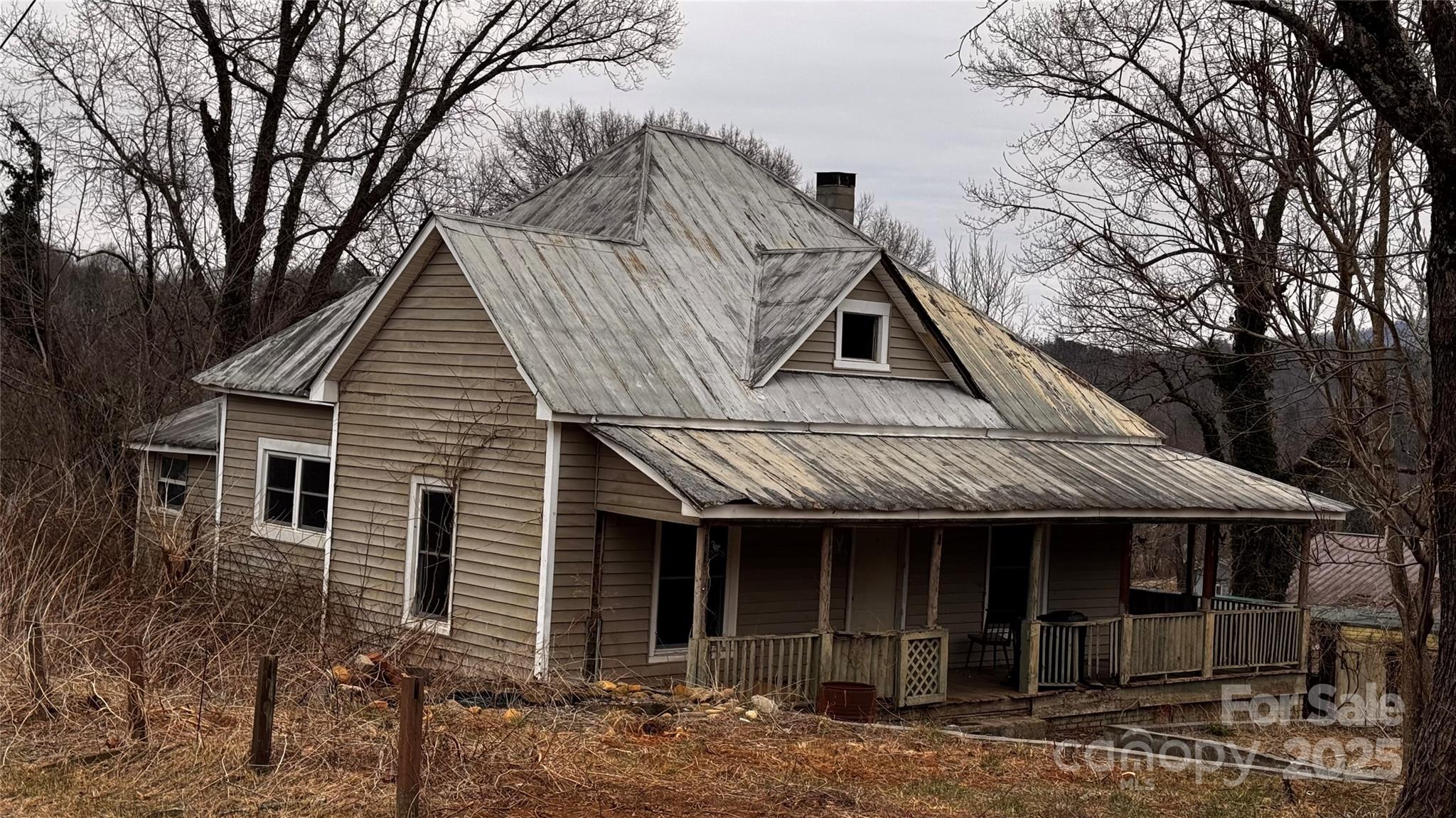 196 N Cemetery Street Property Photo