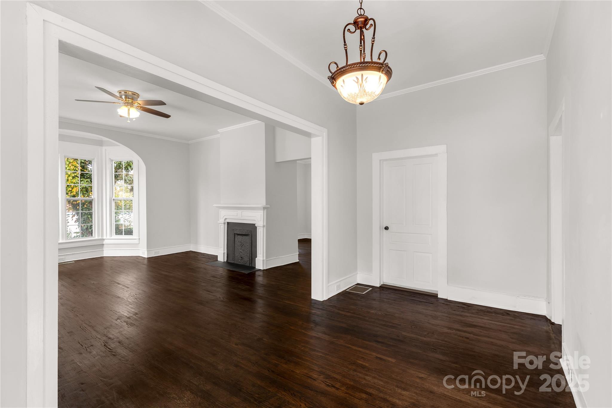 305 N White Street Property Photo 9