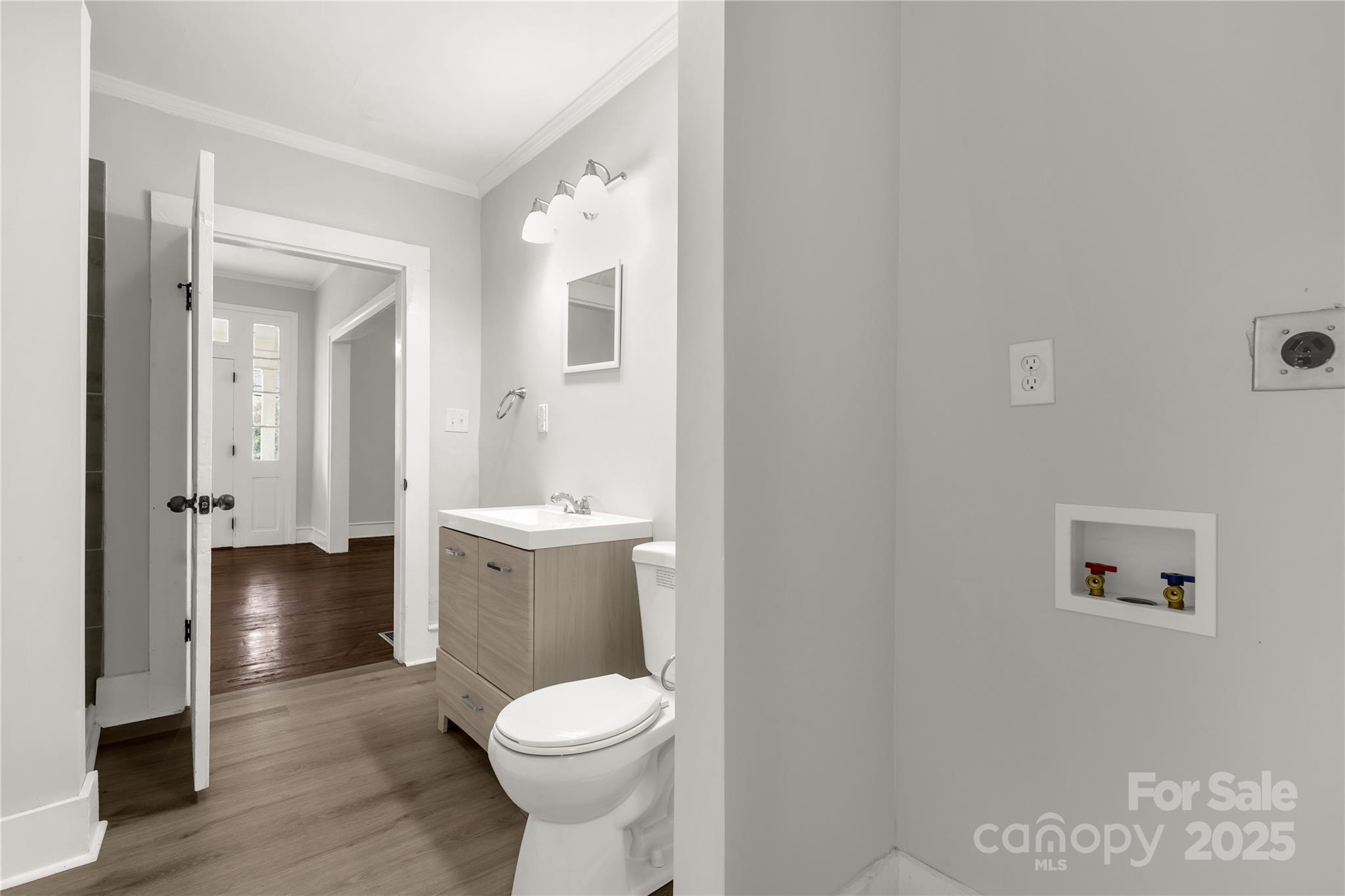 305 N White Street Property Photo 10