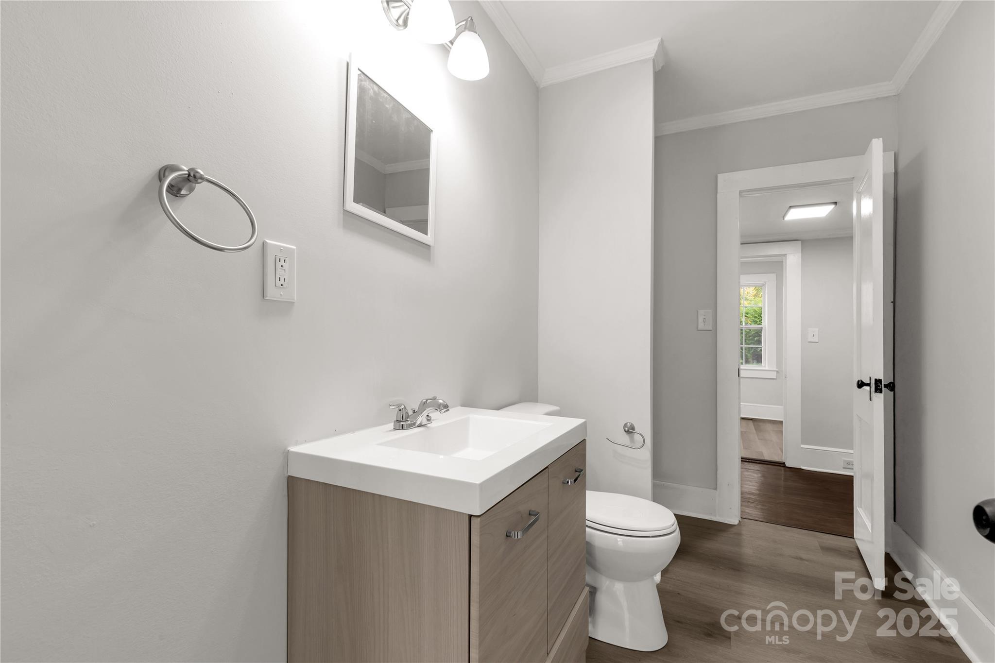 305 N White Street Property Photo 11