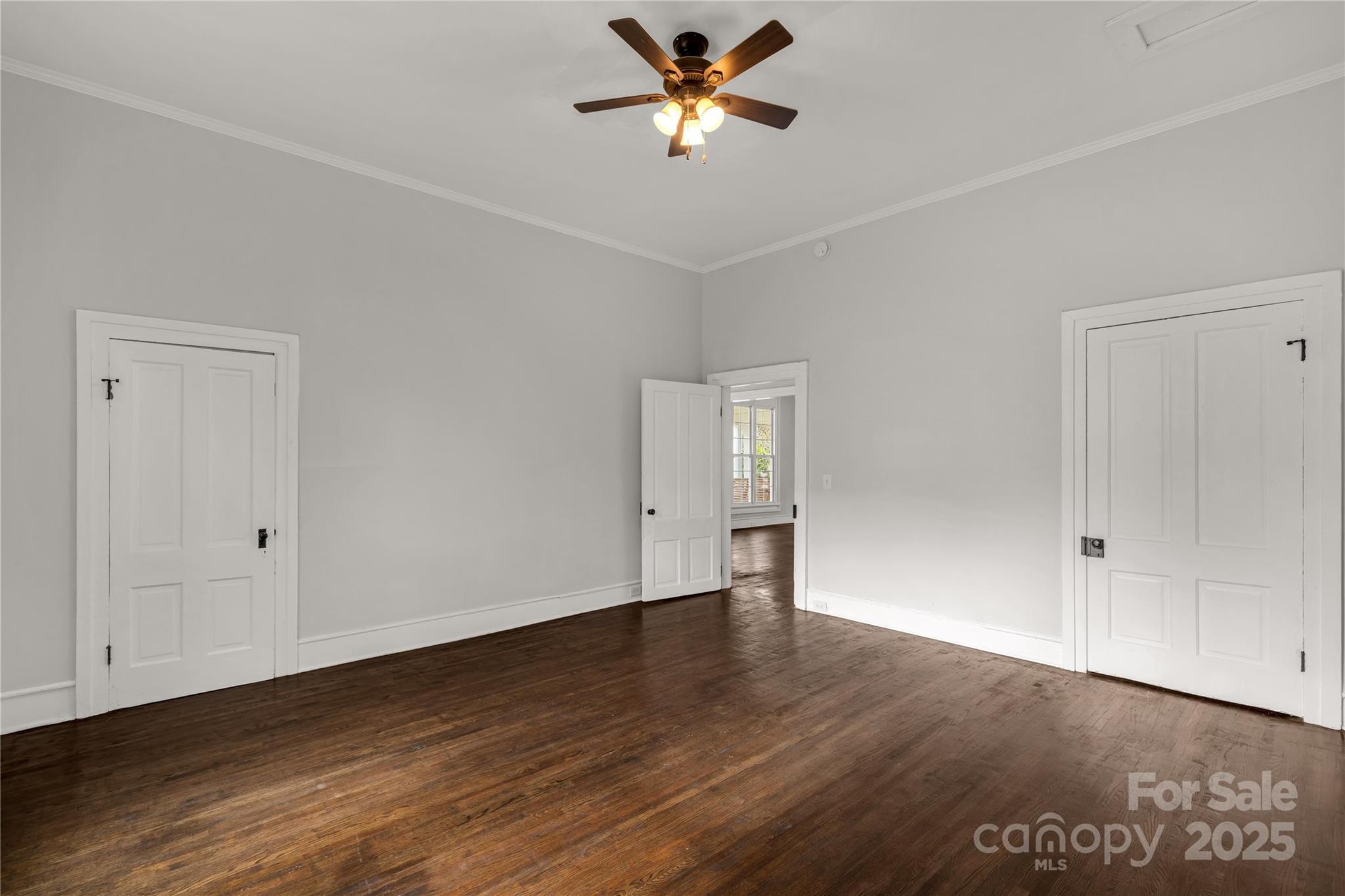305 N White Street Property Photo 21