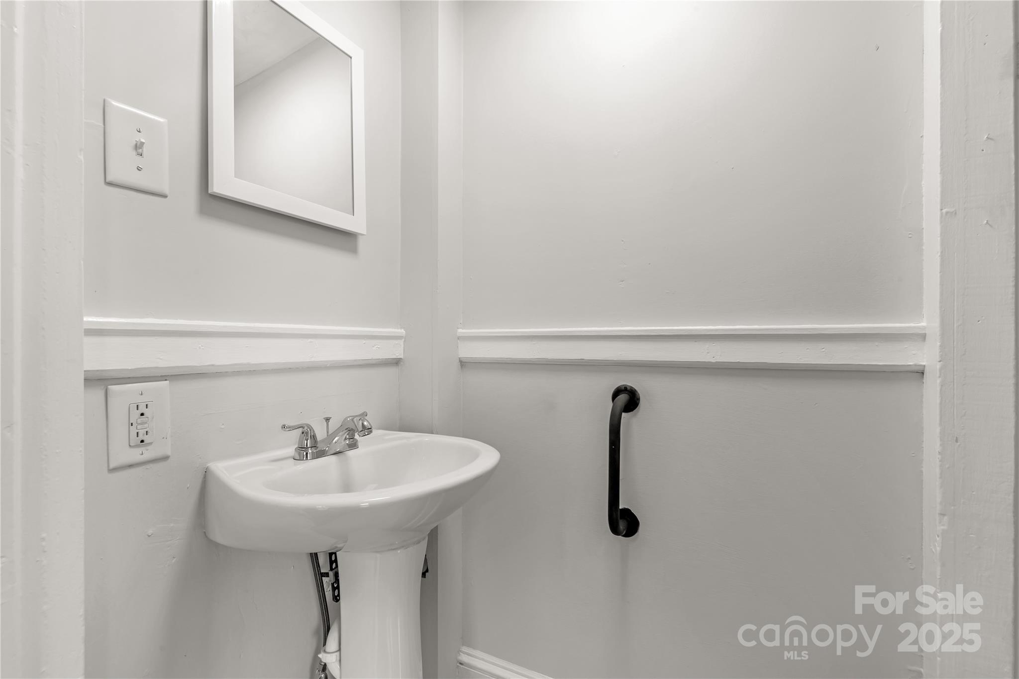 305 N White Street Property Photo 27