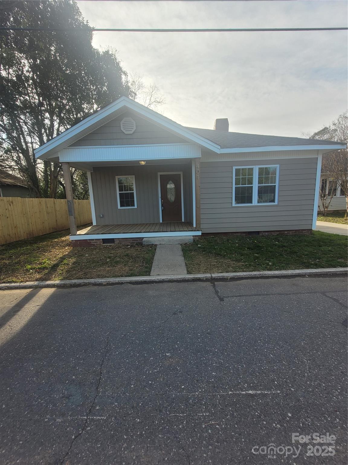 401 Woodlawn Avenue Property Photo 1
