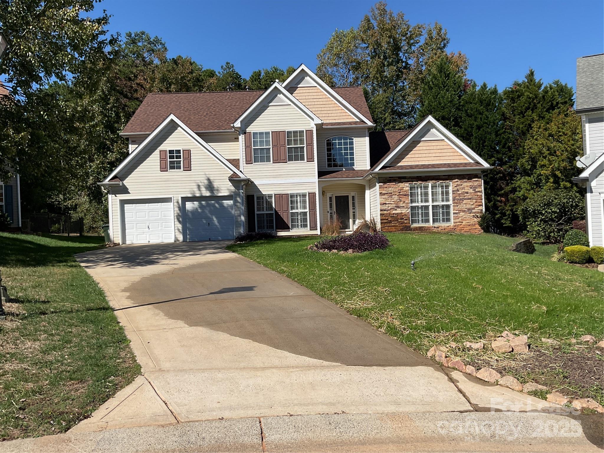 8811 Singleton Court Property Photo