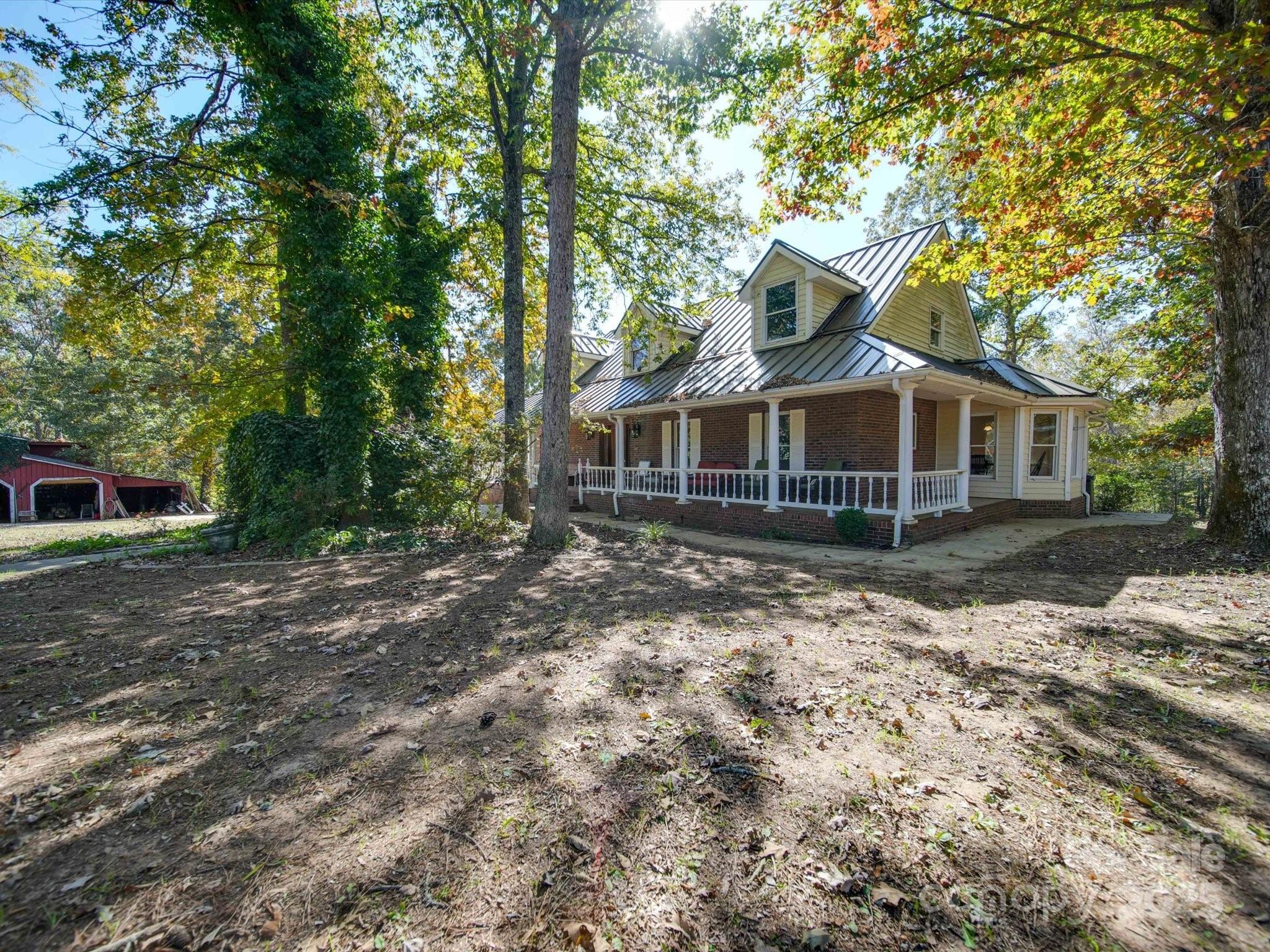 846 Windy Oaks Way Property Photo 2