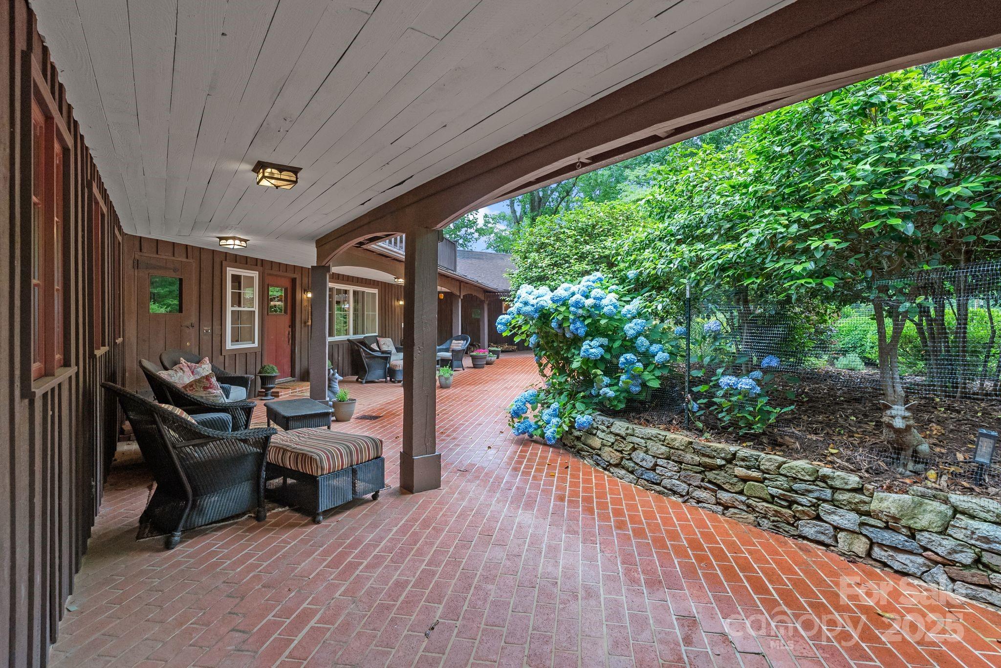 777 S River Road Property Photo 3