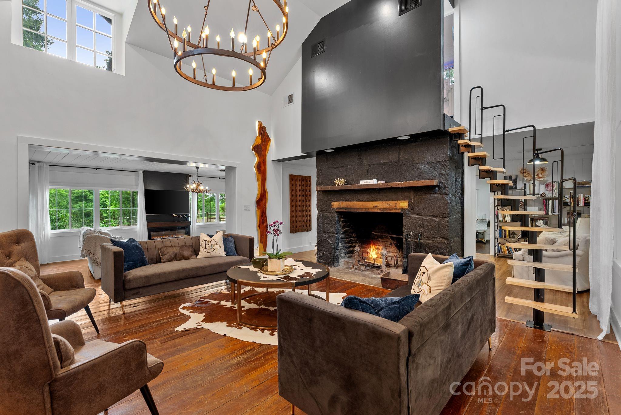 777 S River Road Property Photo 4