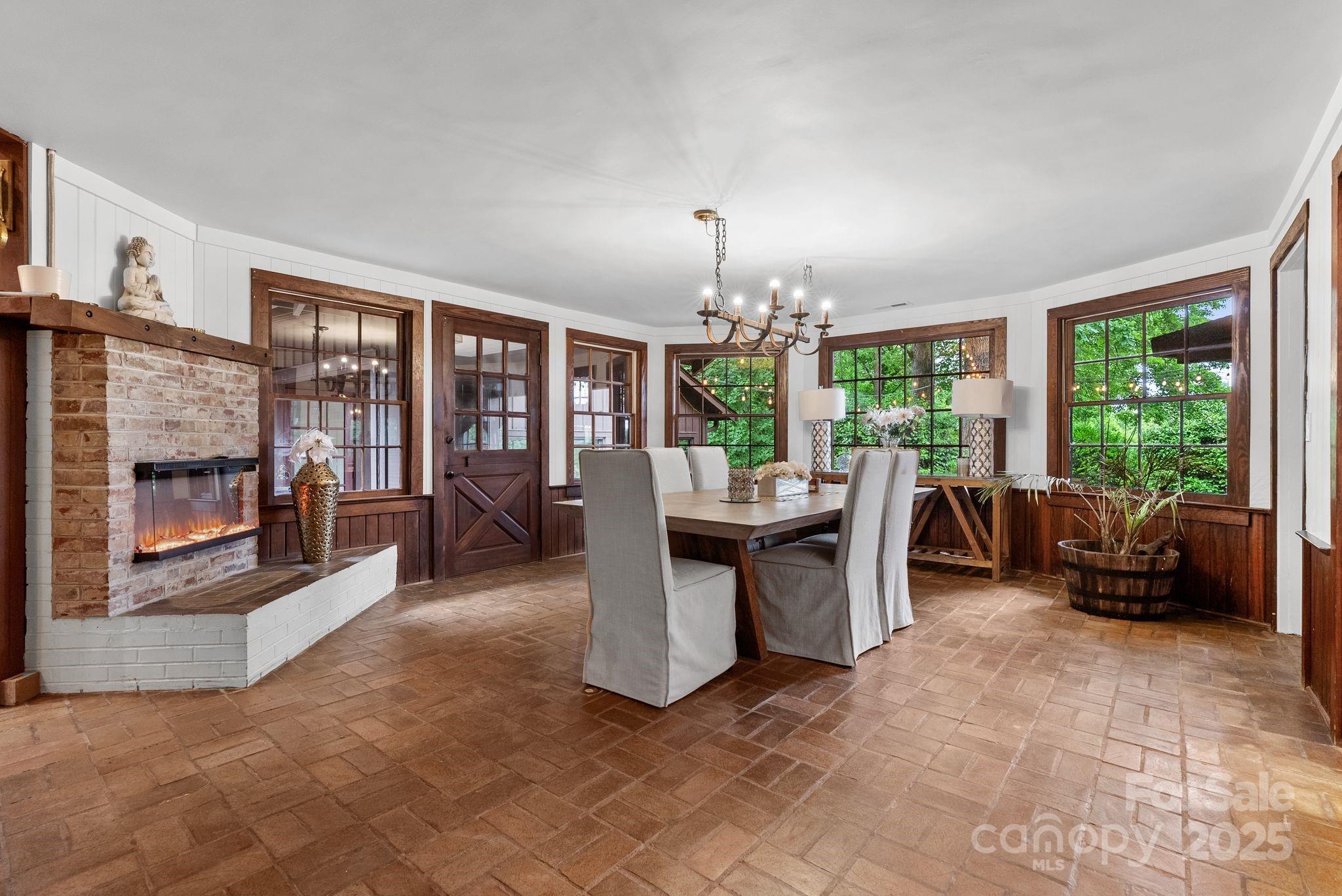 777 S River Road Property Photo 8