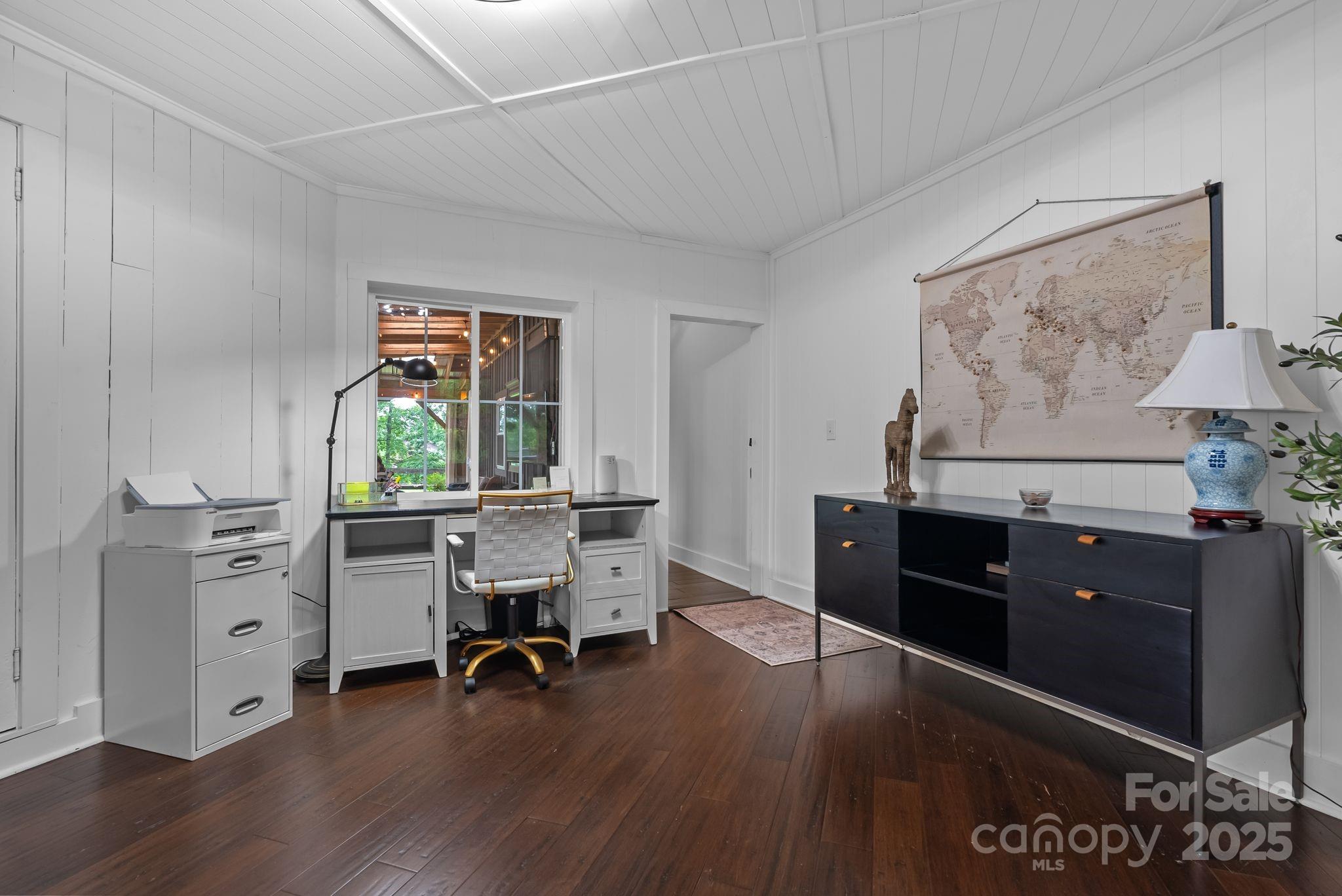 777 S River Road Property Photo 14