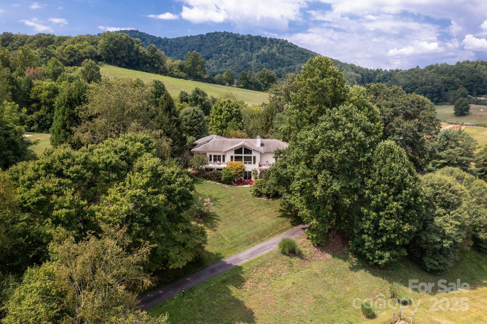 32 Scenic Valley Drive Property Photo