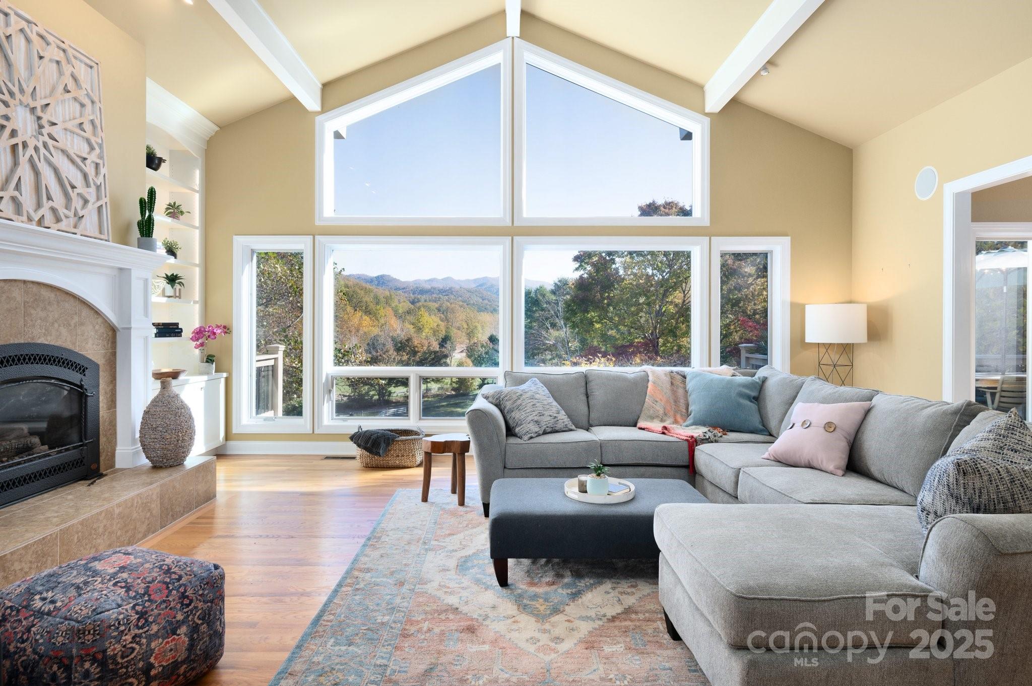 32 Scenic Valley Drive Property Photo 3