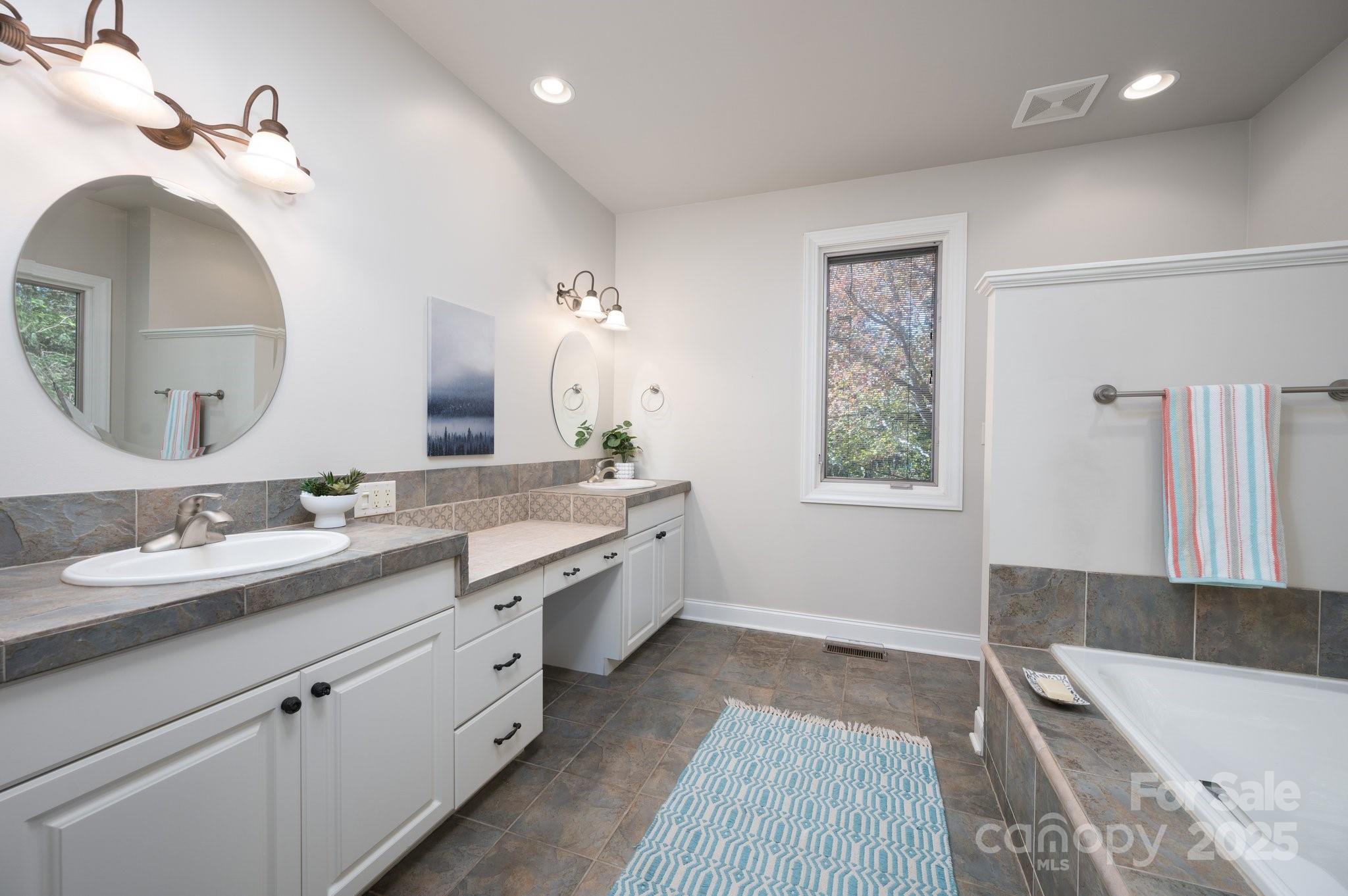32 Scenic Valley Drive Property Photo 21