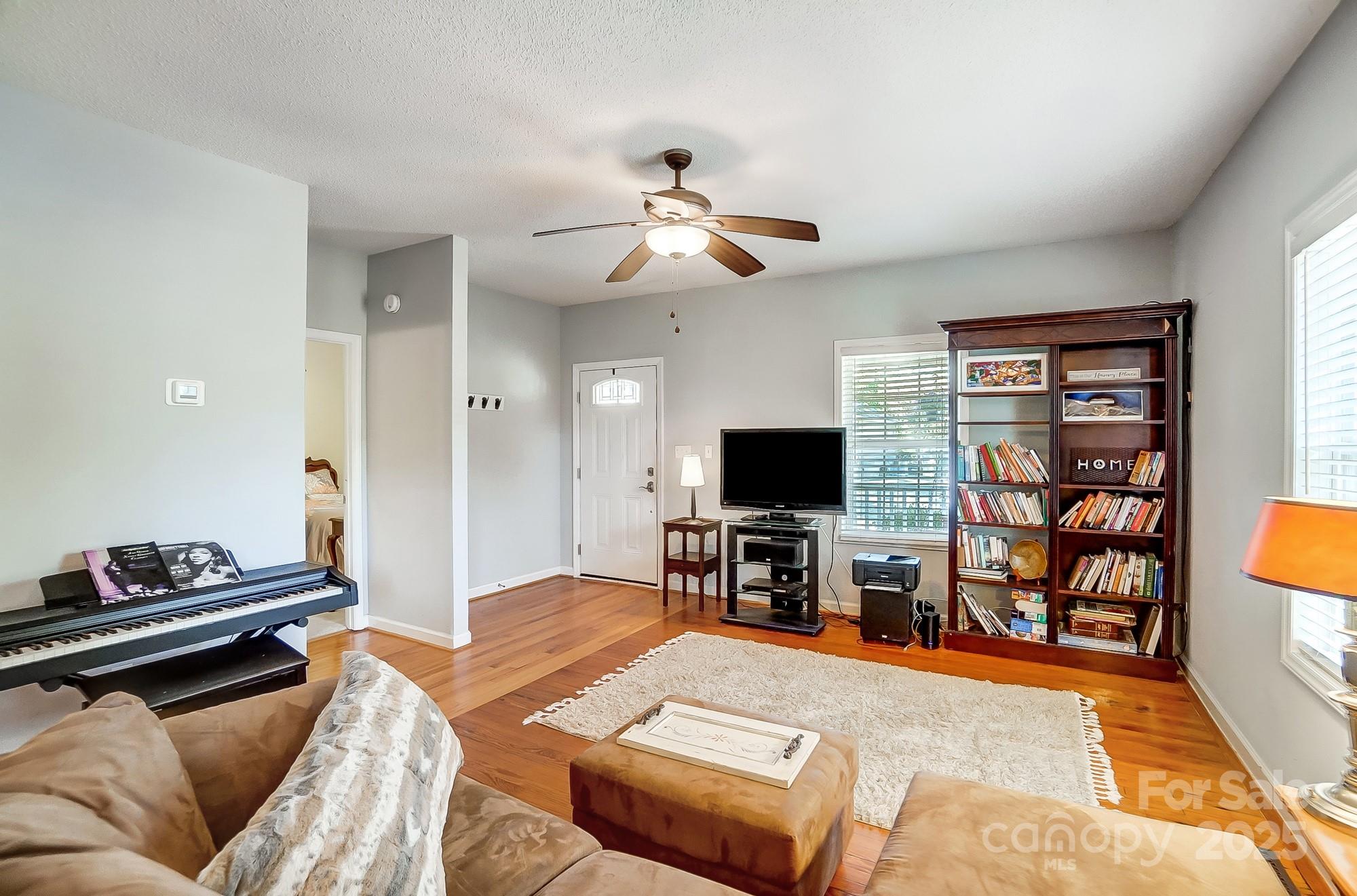 220 6th Street Property Photo 12