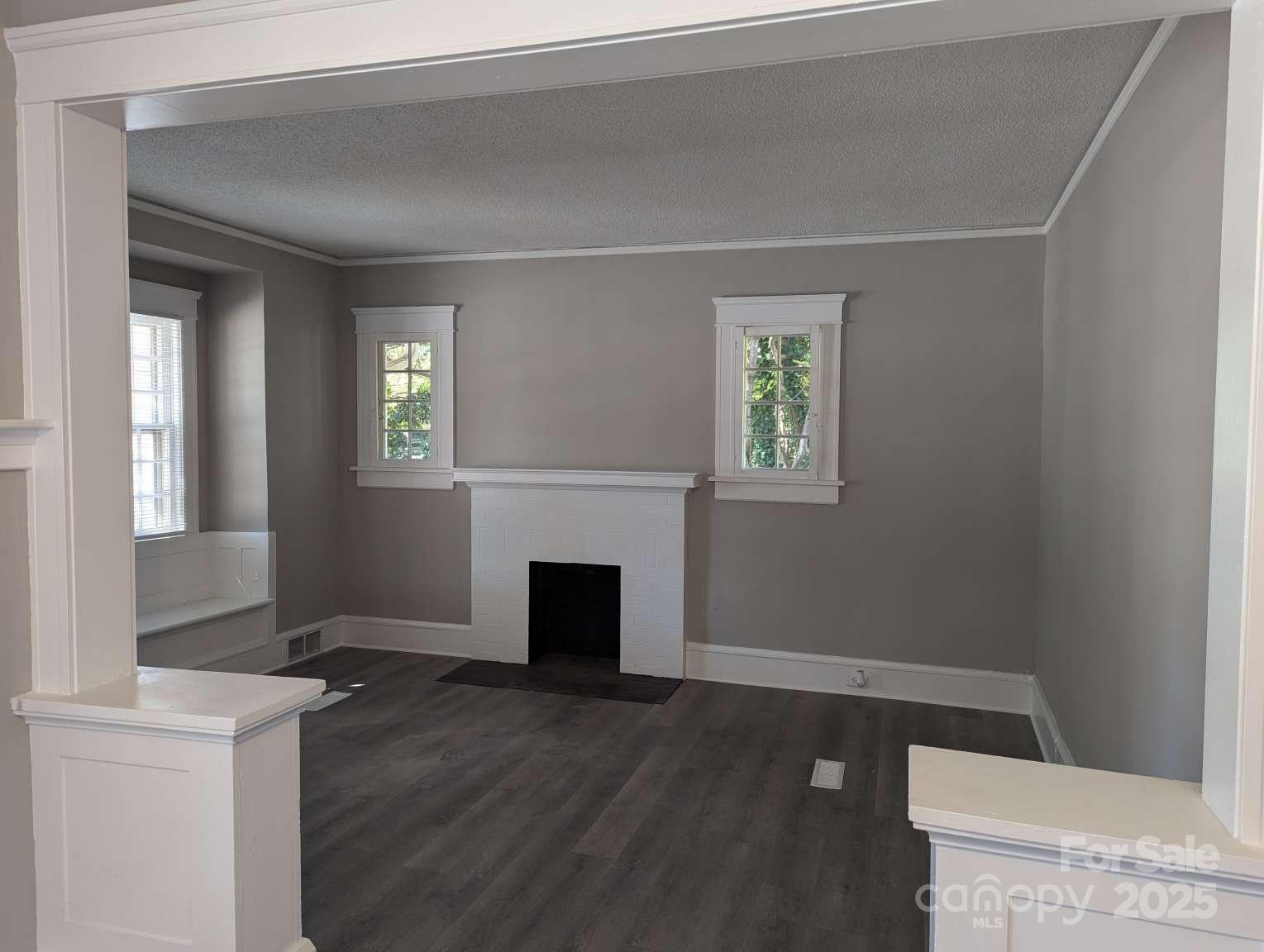 602 W Council Street Property Photo 4