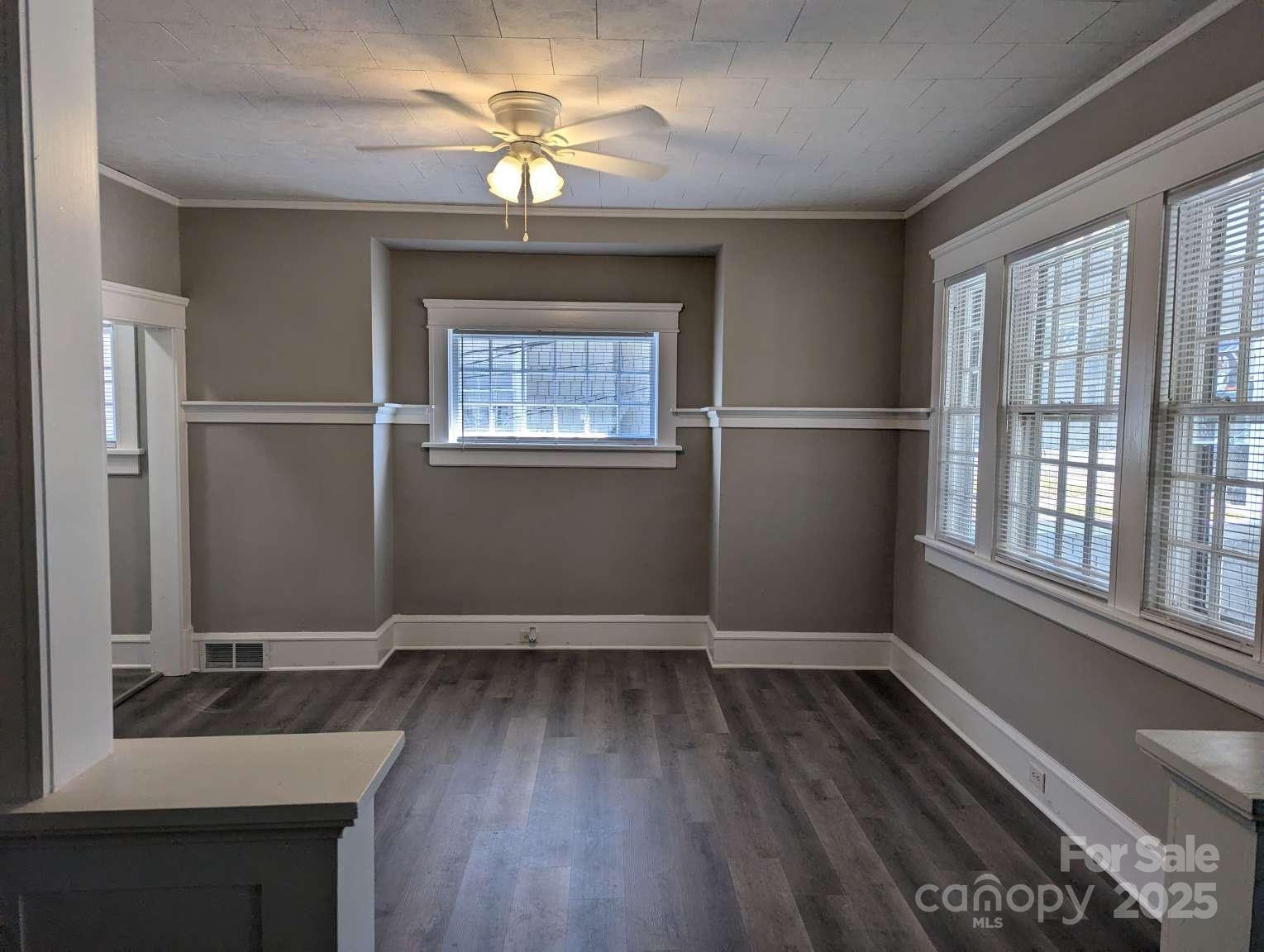 602 W Council Street Property Photo 5