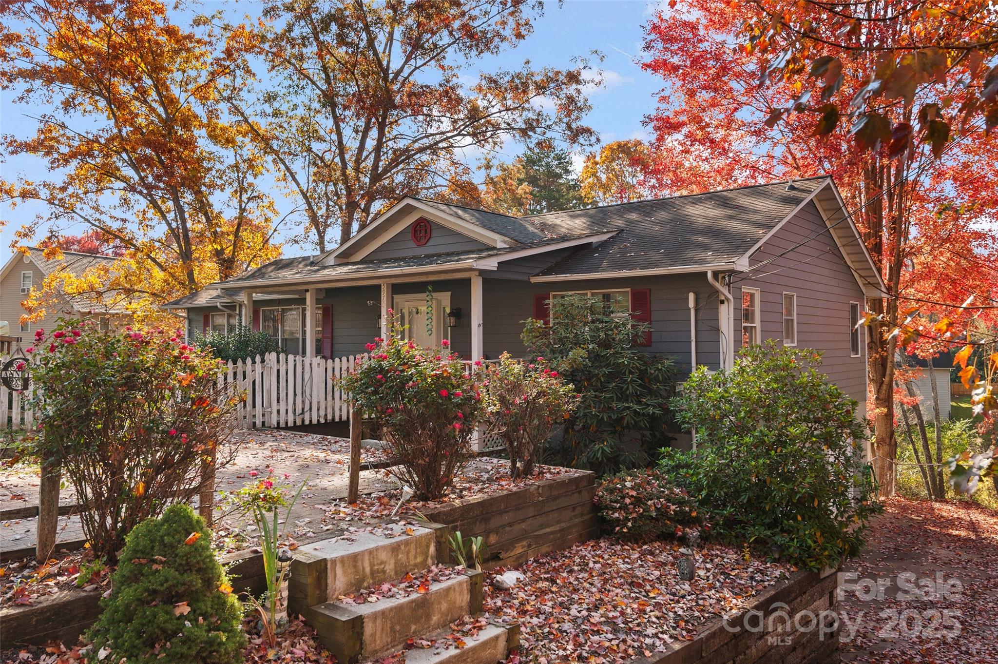 597 Penland Street Property Photo