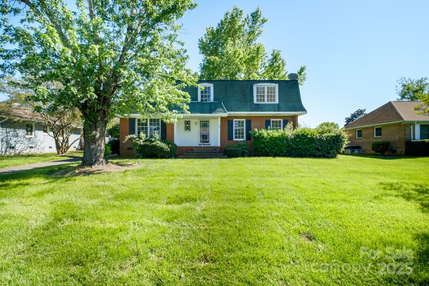 1018 Carysbrook Lane Property Photo 1