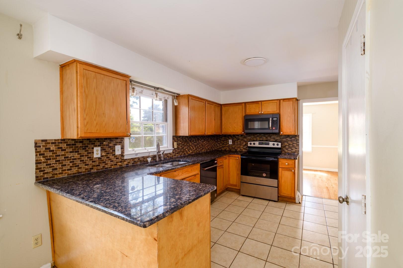 1018 Carysbrook Lane Property Photo 9
